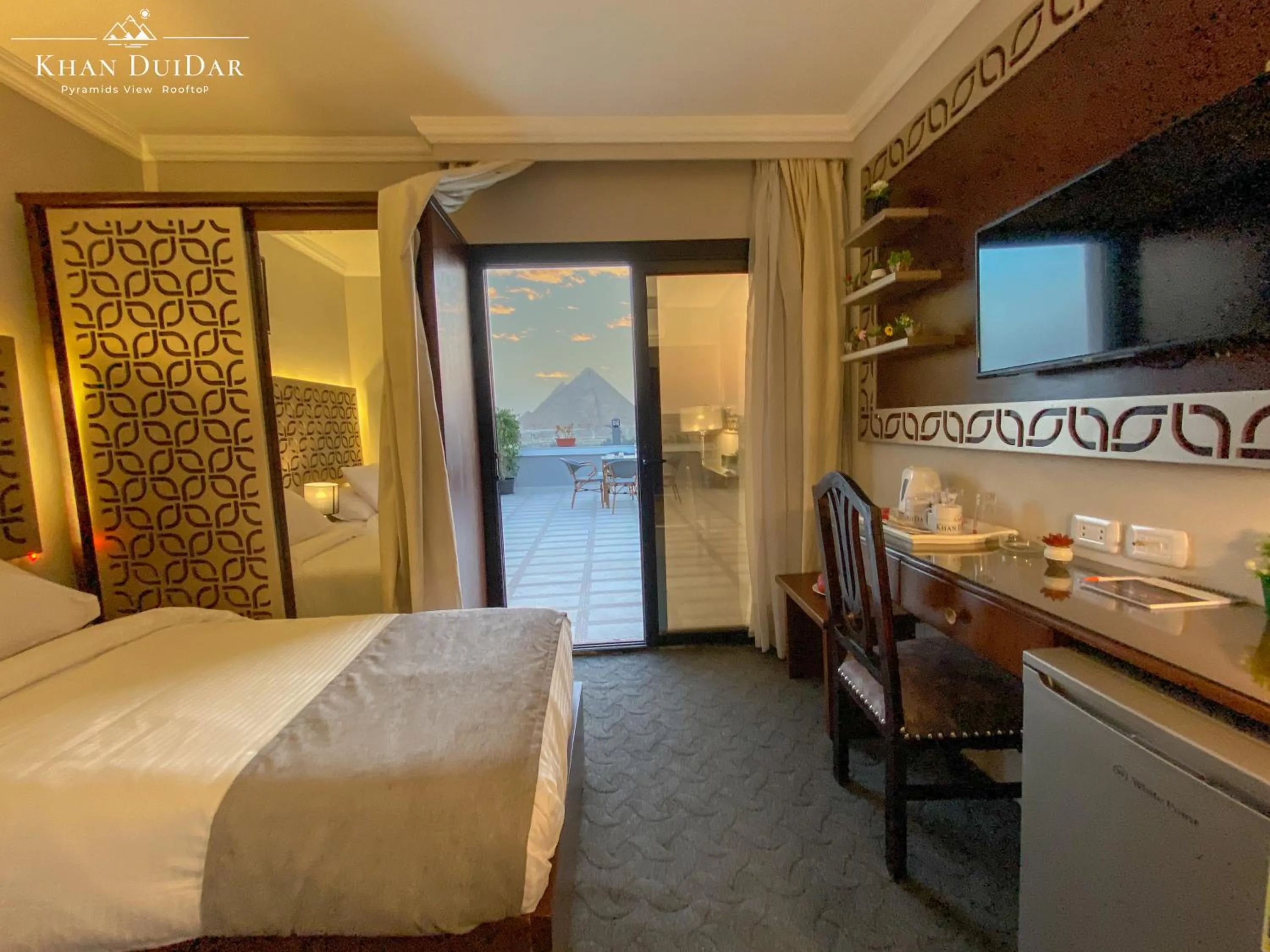 TV and multimedia, Bed in Khan Duidar Inn - Pyramids View Rooftop