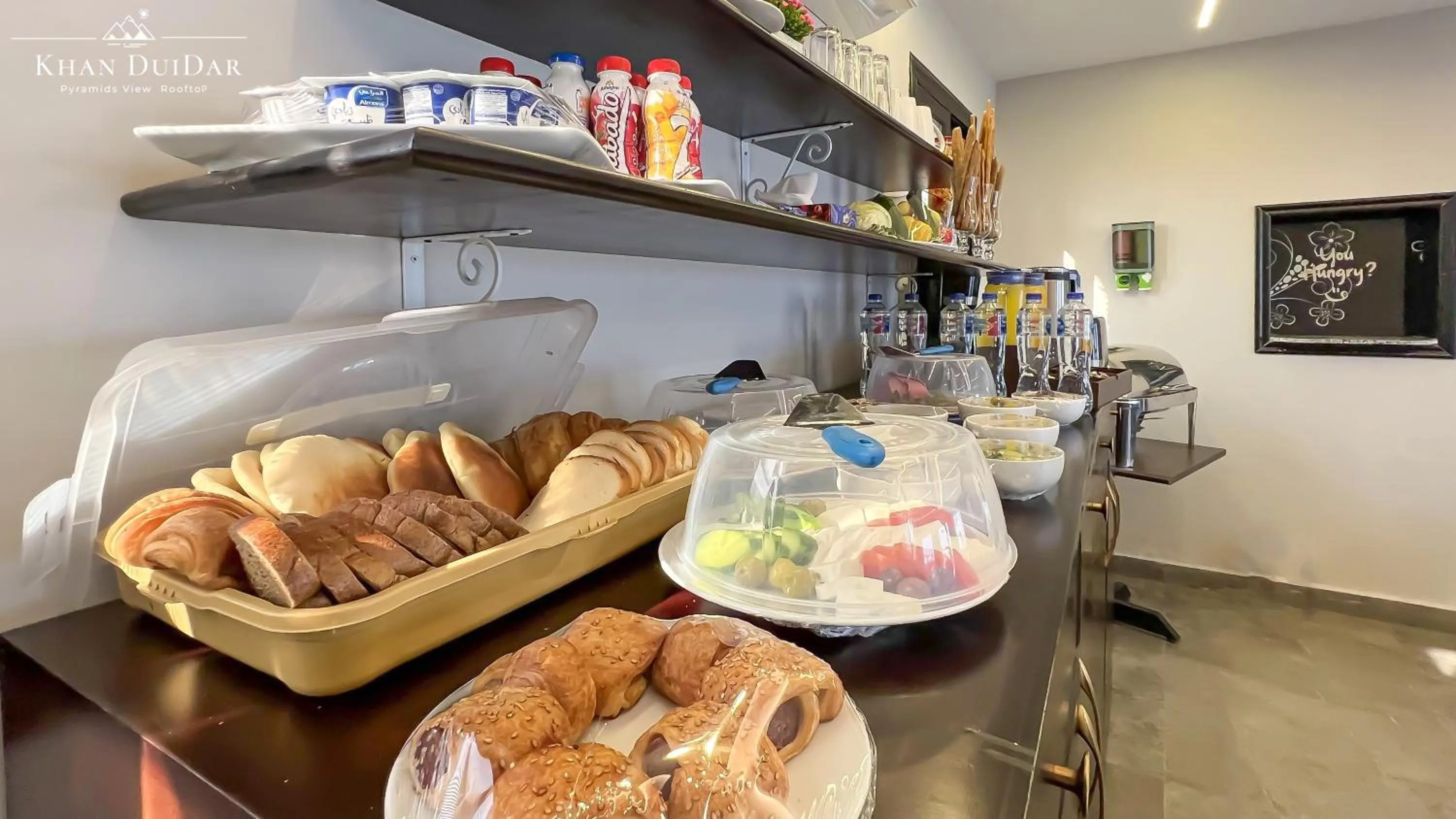 Food and drinks in Khan Duidar Inn - Pyramids View Rooftop