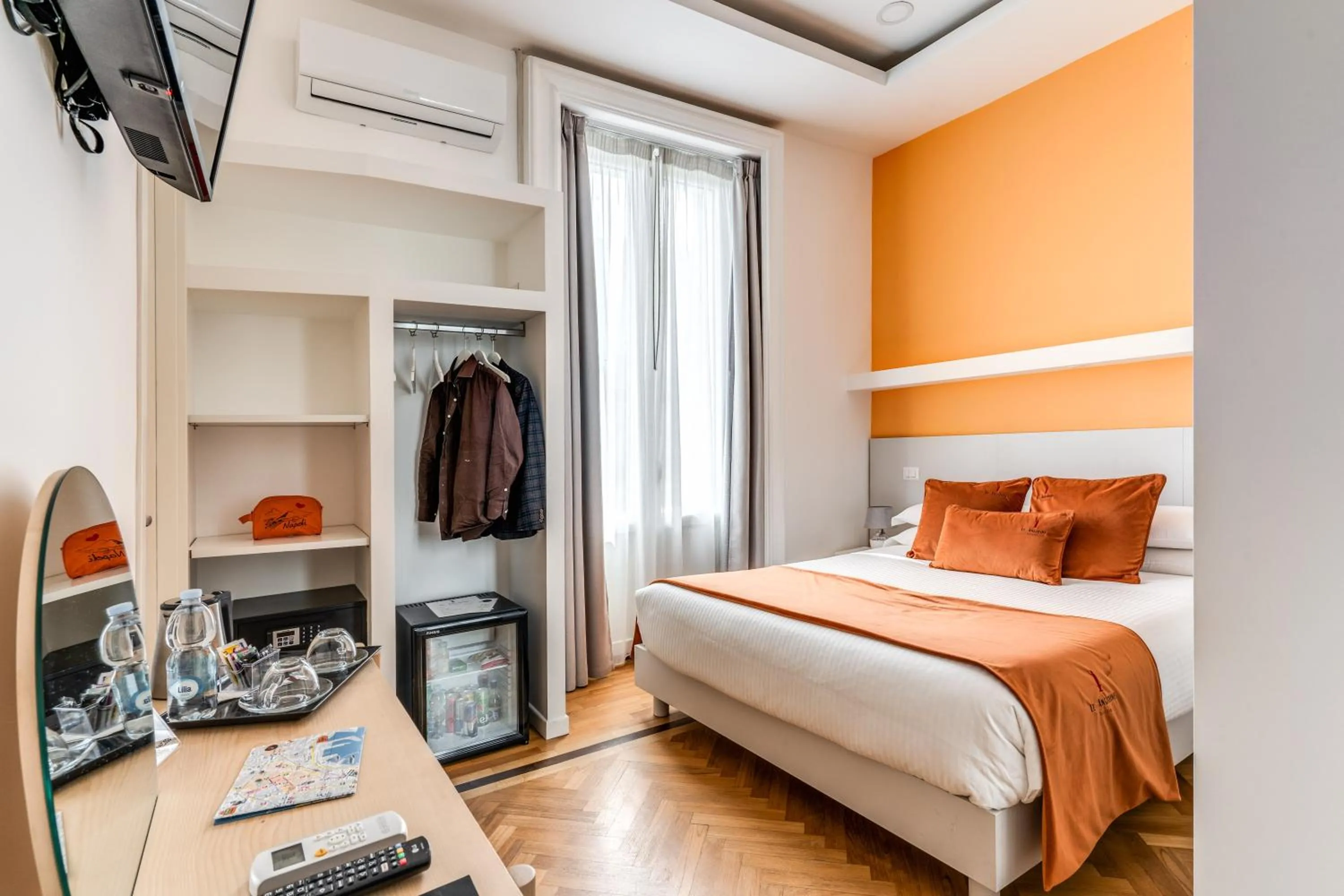 Bedroom, Bed in Le Angioine Rooms