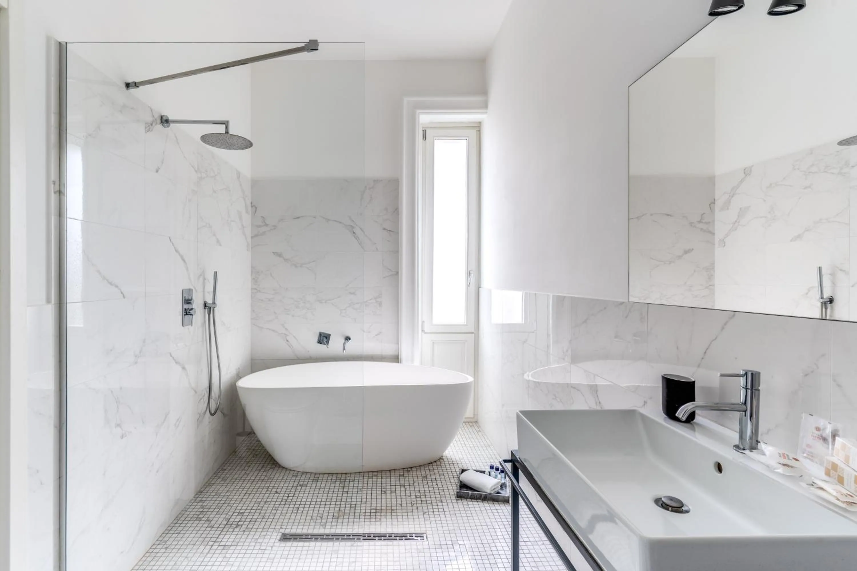 Bathroom in Le Angioine Rooms