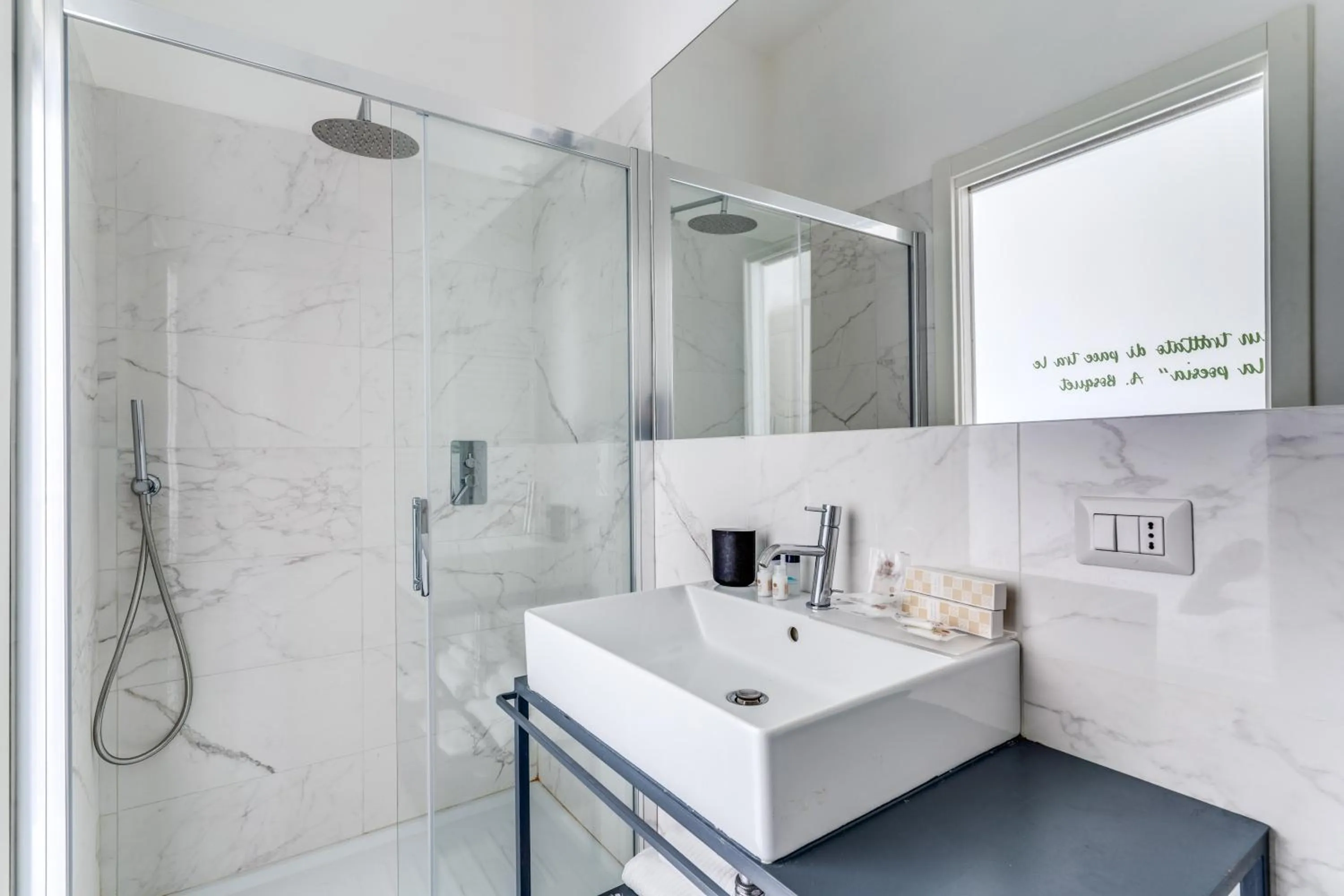 Bathroom in Le Angioine Rooms