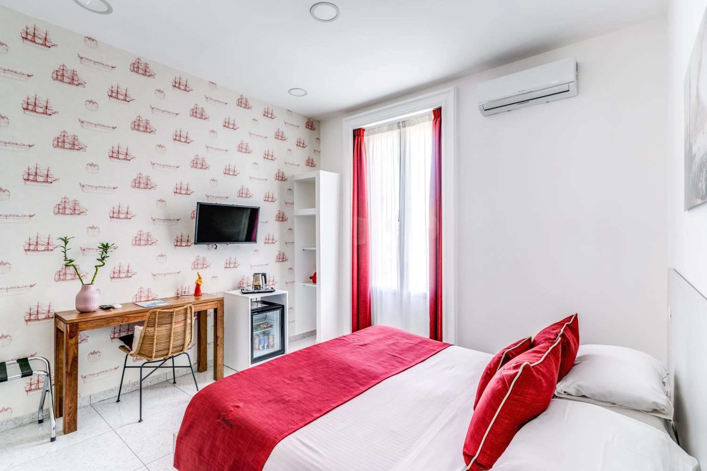 Bedroom, Bed in Le Angioine Rooms