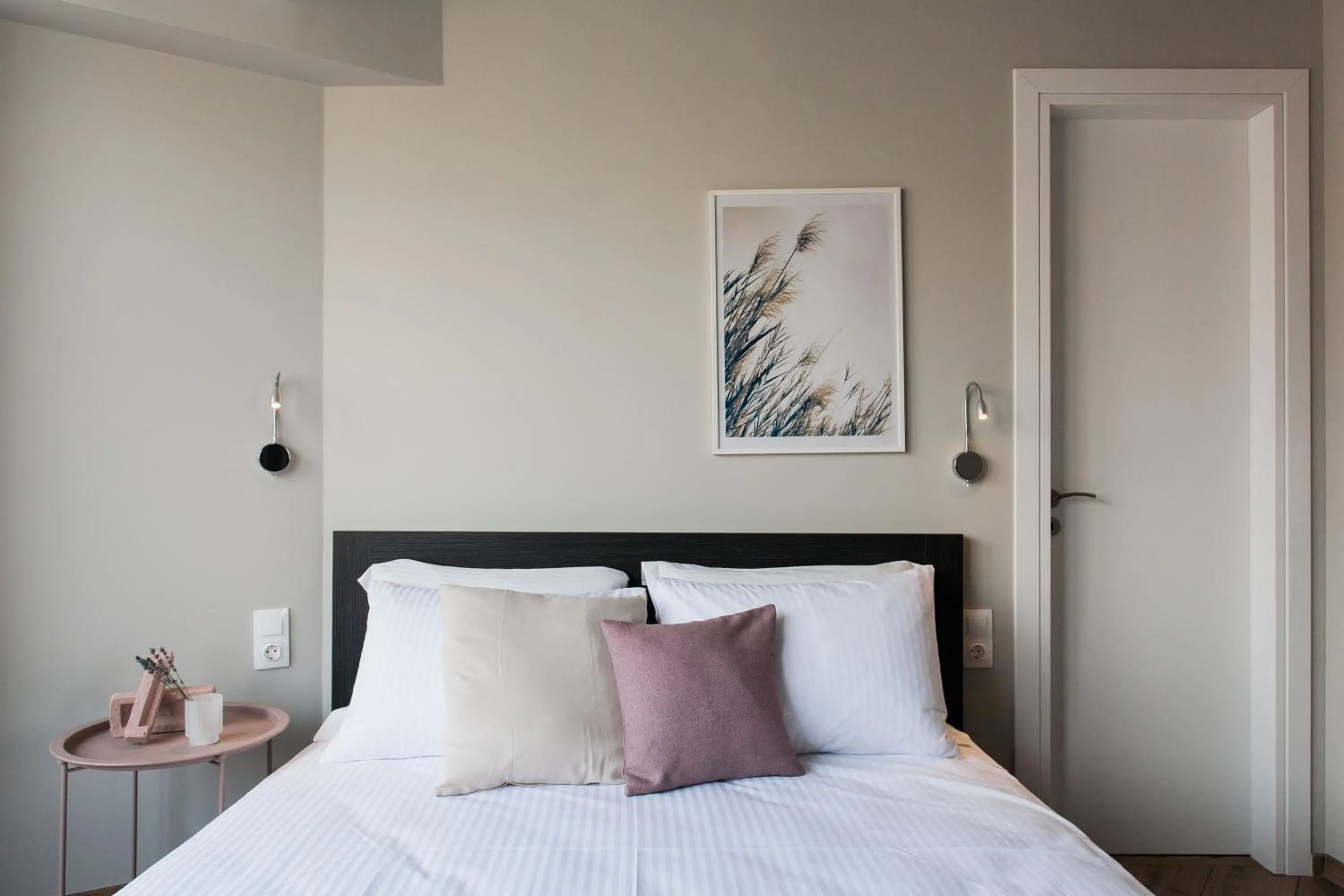 Bed in WYZ Athens Apartments by UPSTREET