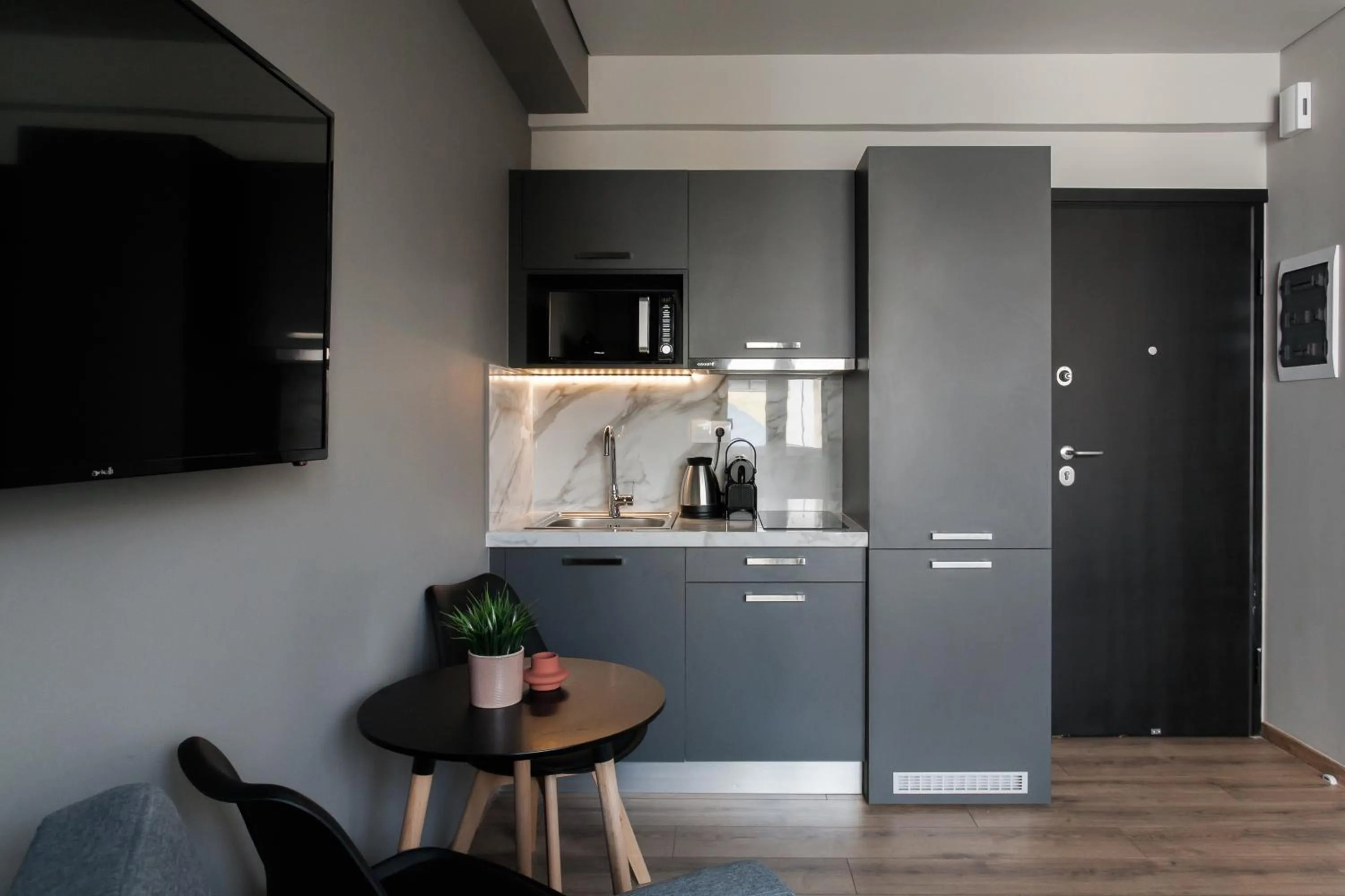 Coffee/tea facilities in WYZ Athens Apartments by UPSTREET
