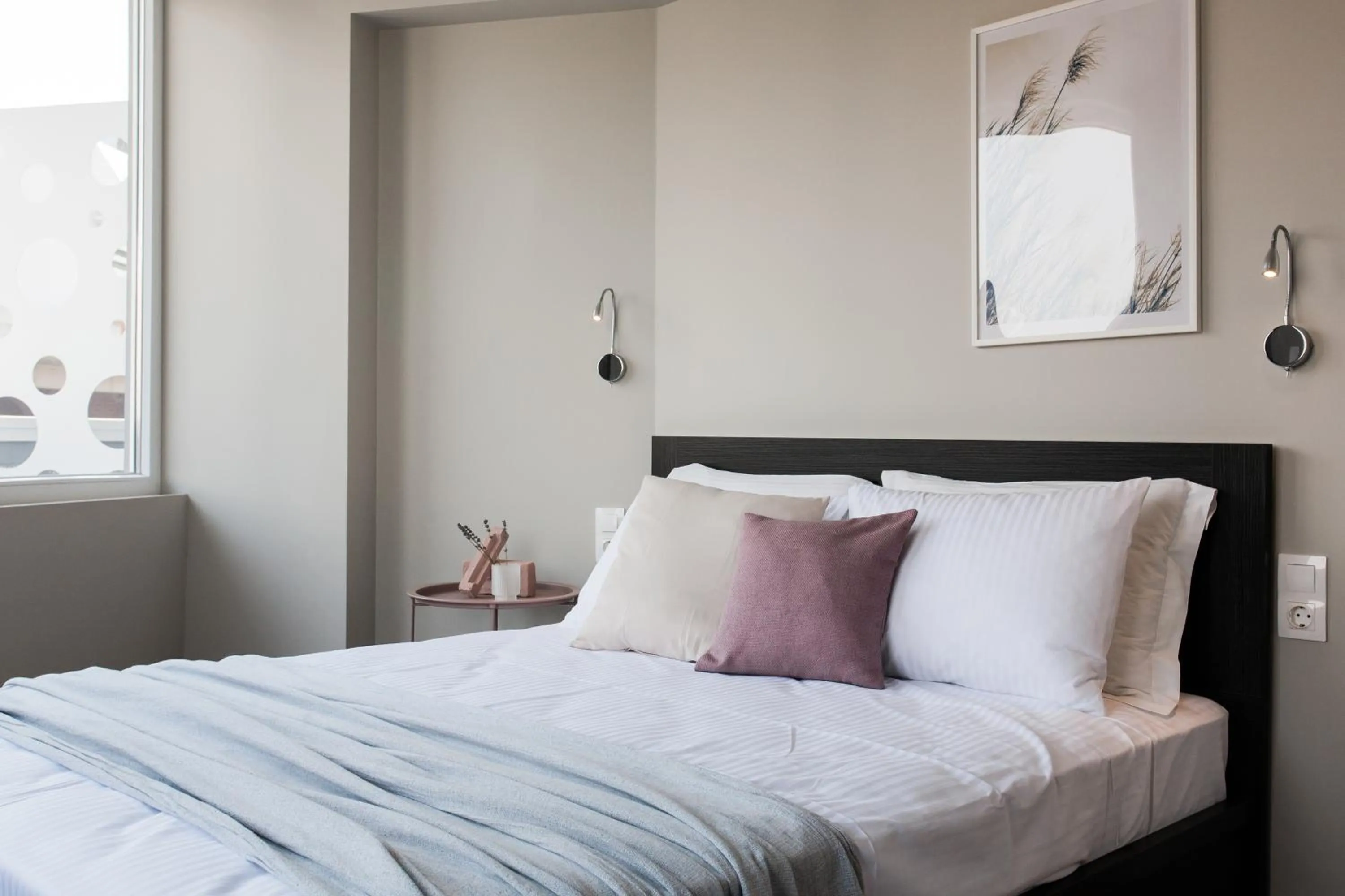 Bed in WYZ Athens Apartments by UPSTREET