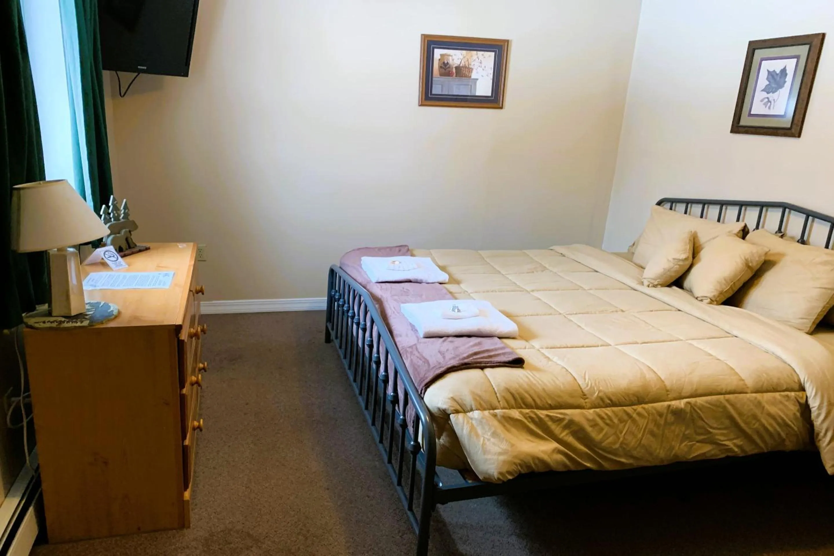 Bedroom, Bed in Love Hotels St John River by OYO at Fort Kent ME