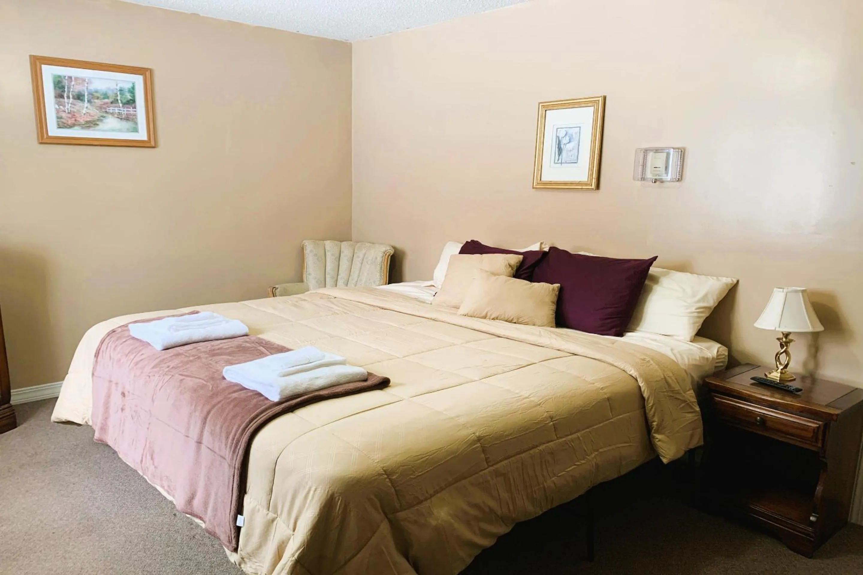 Bedroom, Bed in Love Hotels St John River by OYO at Fort Kent ME