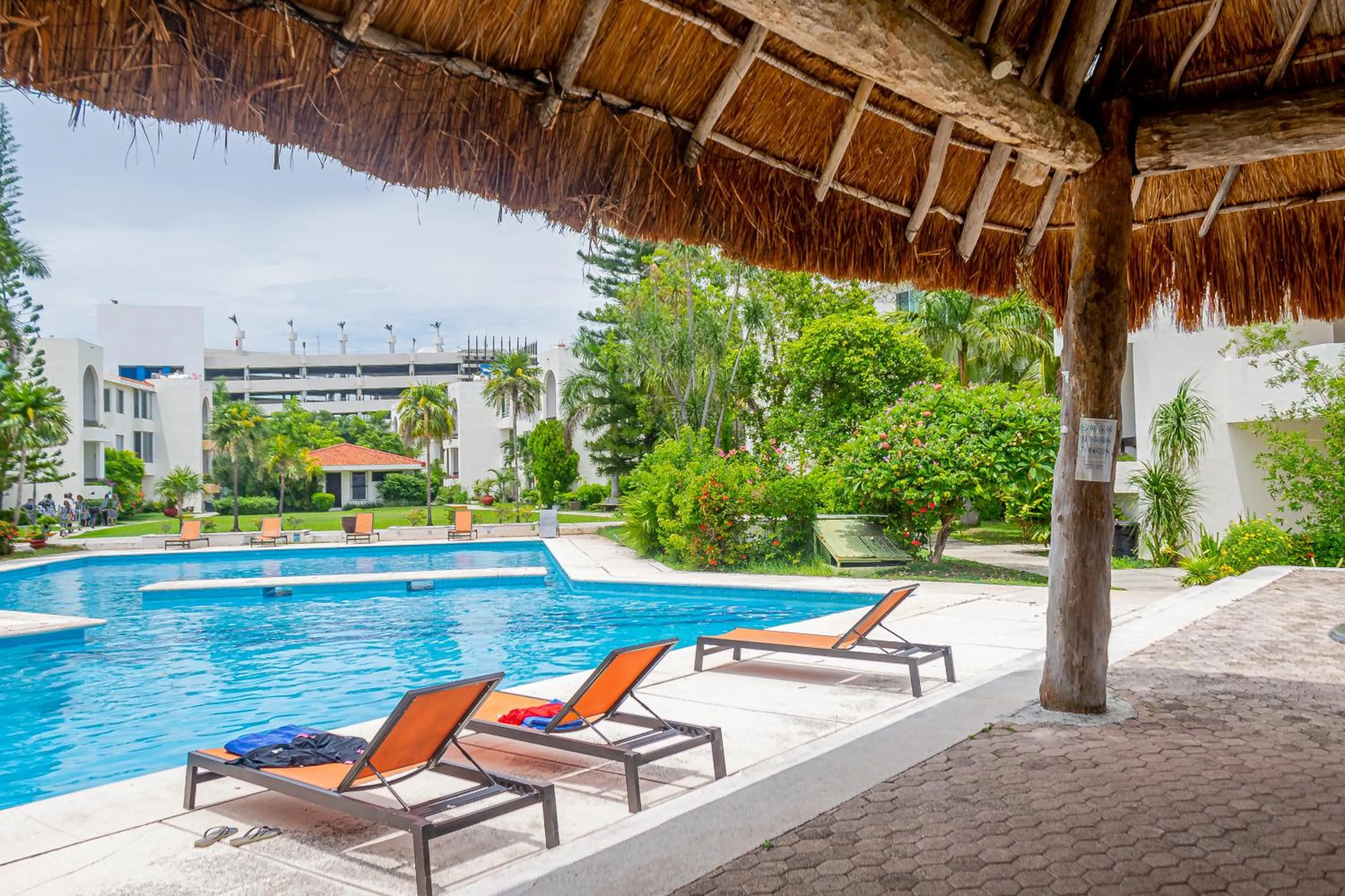 Depa de 3 habs, 3 baños y piscina (Zona Hotelera)