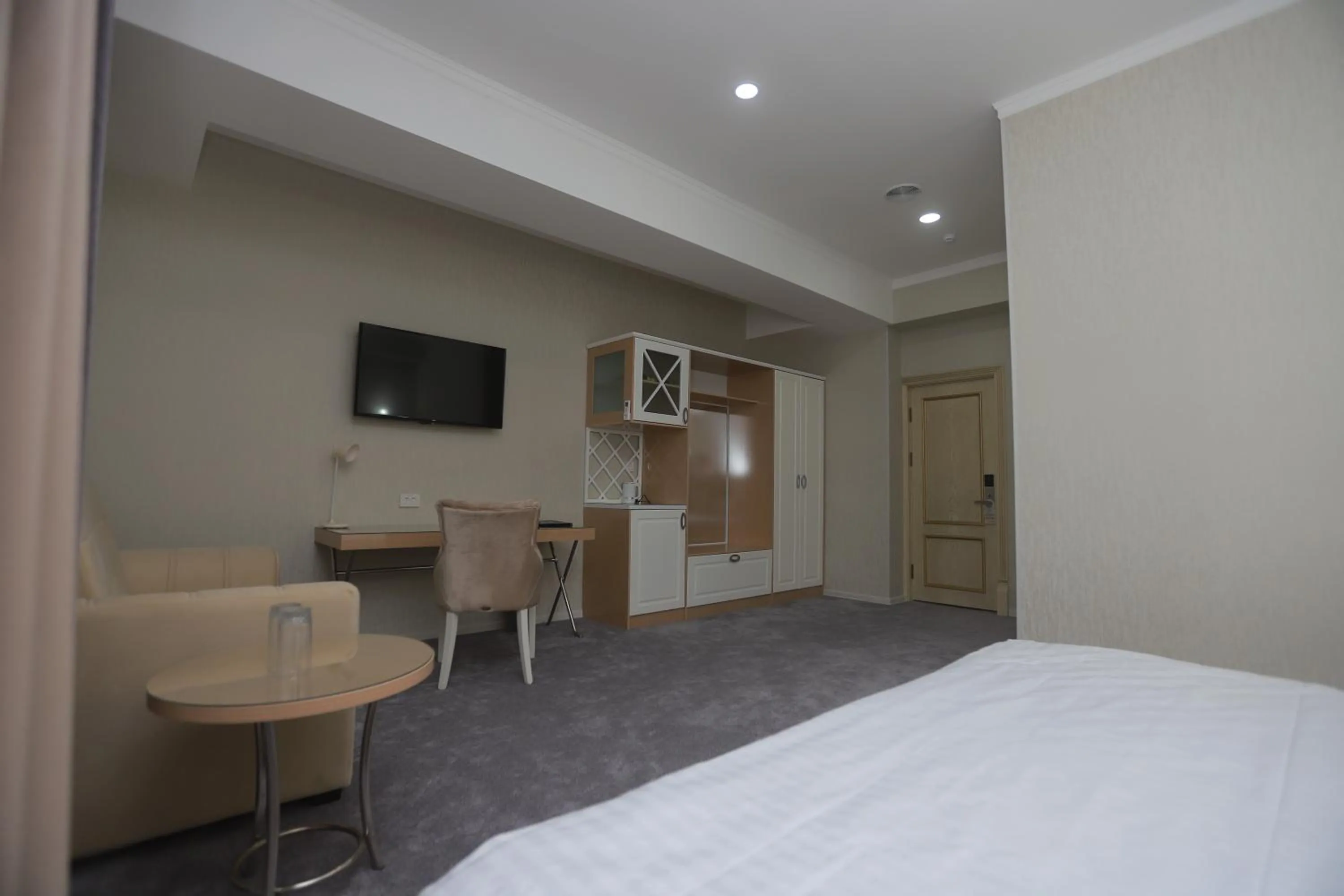 Photo of the whole room, Bed in Reikartz Amirun Tashkent