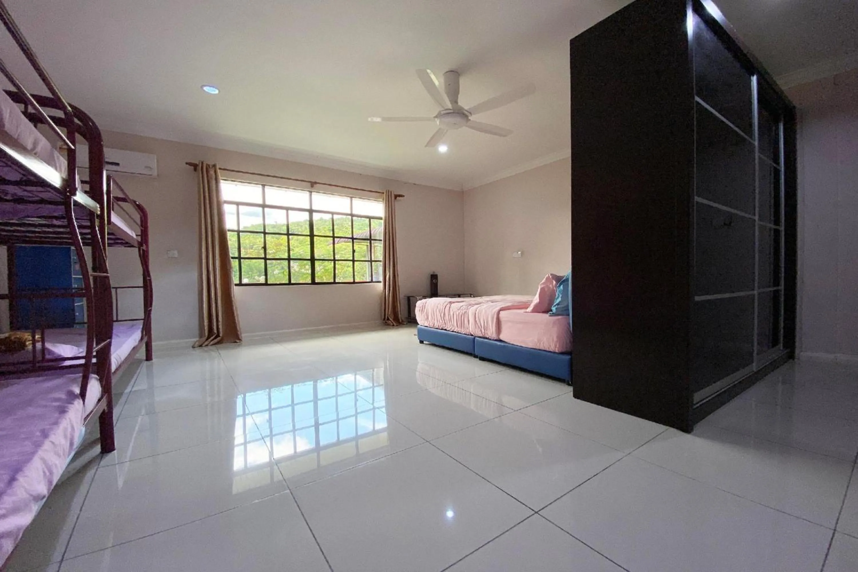 View (from property/room), Bed in Hotel O Tambunan Nature Lodge