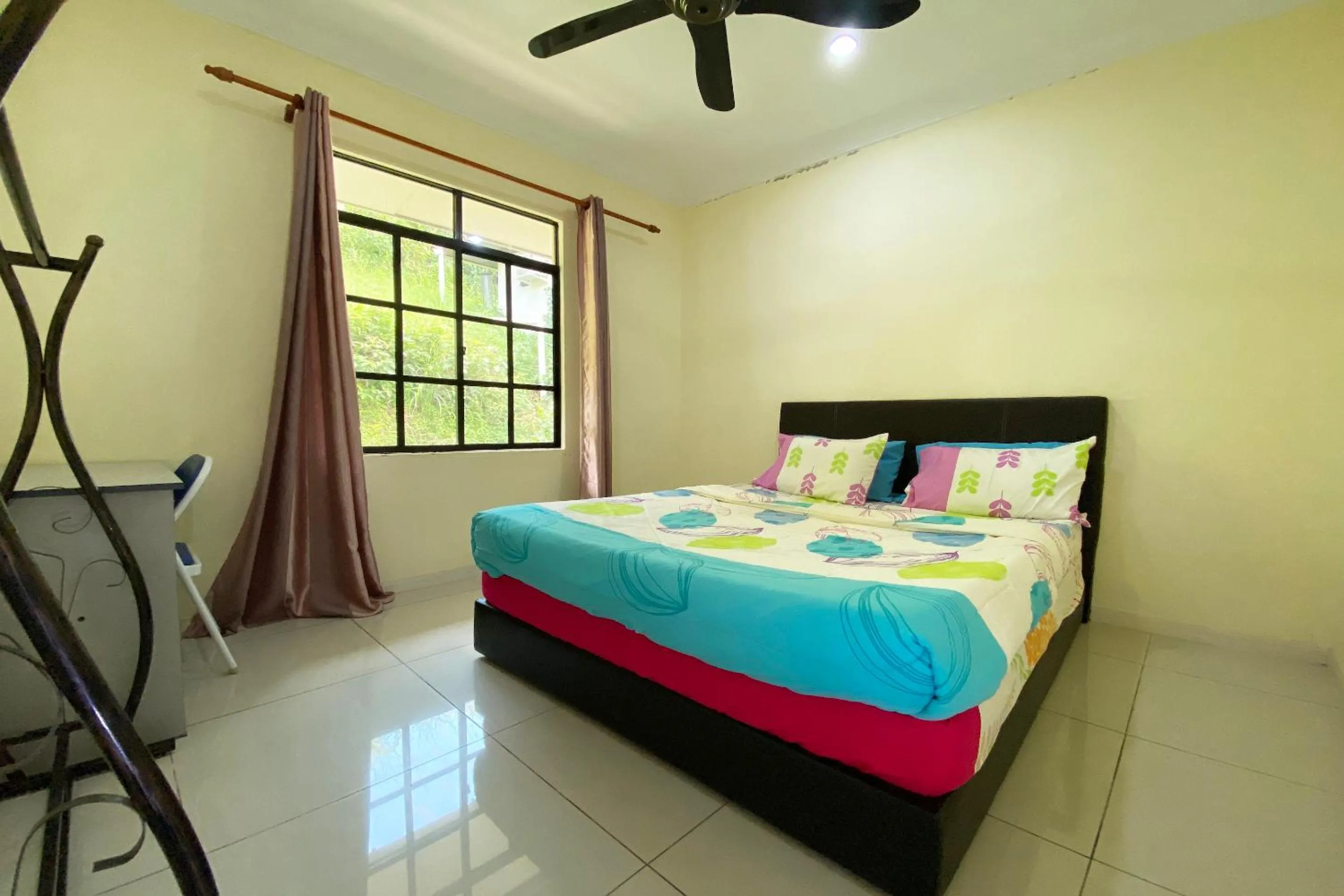 Photo of the whole room, Bed in Hotel O Tambunan Nature Lodge