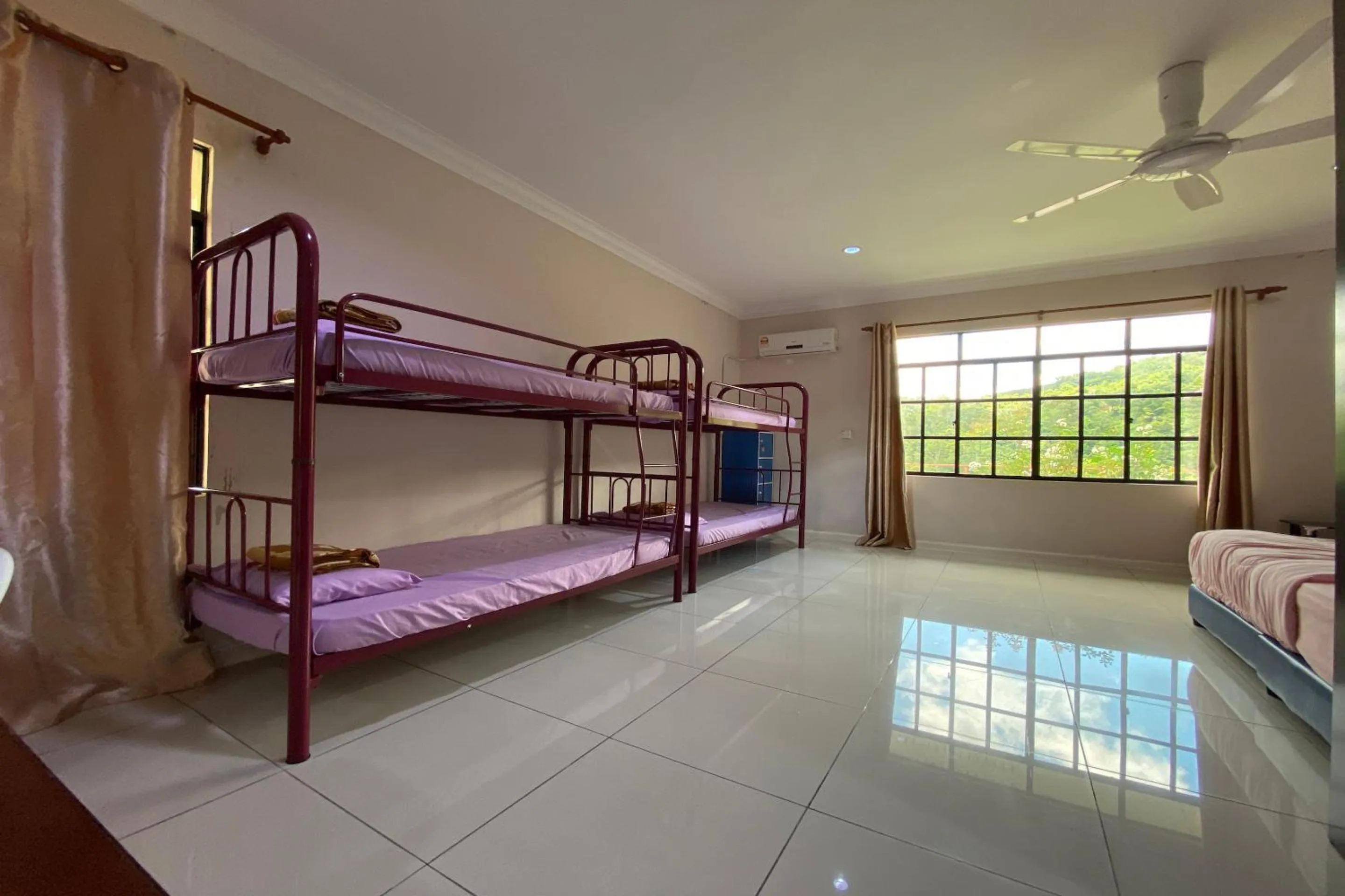 Photo of the whole room, Bed in Hotel O Tambunan Nature Lodge