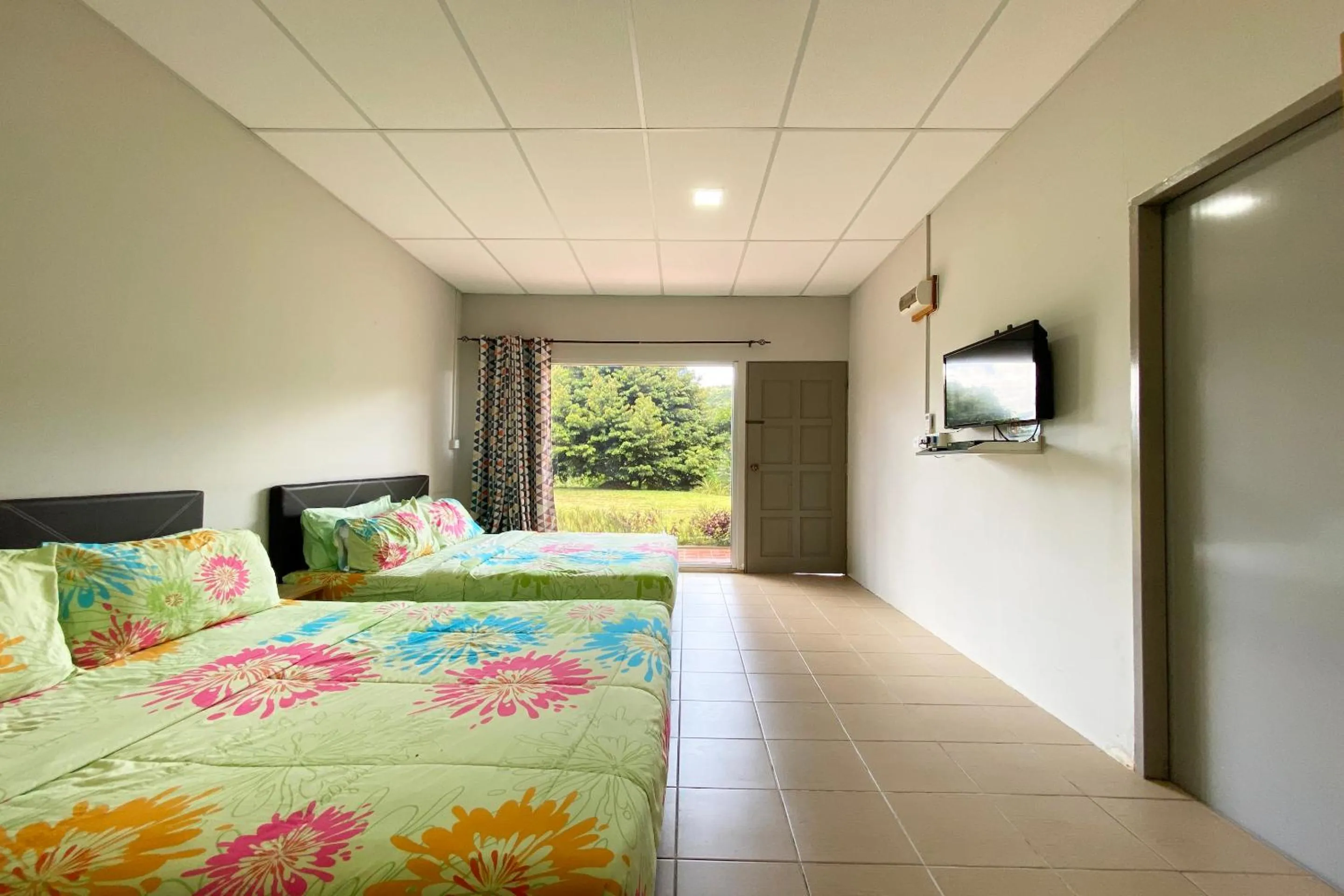 TV and multimedia, Bed in Hotel O Tambunan Nature Lodge