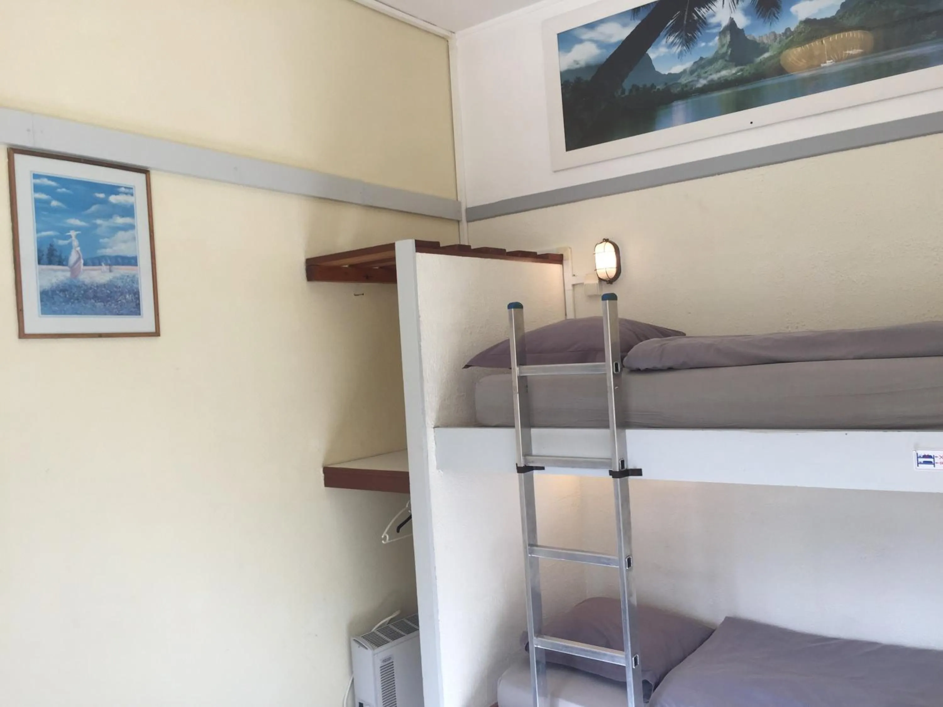 Shower, Bed in AUBERGE RIVA BELLA