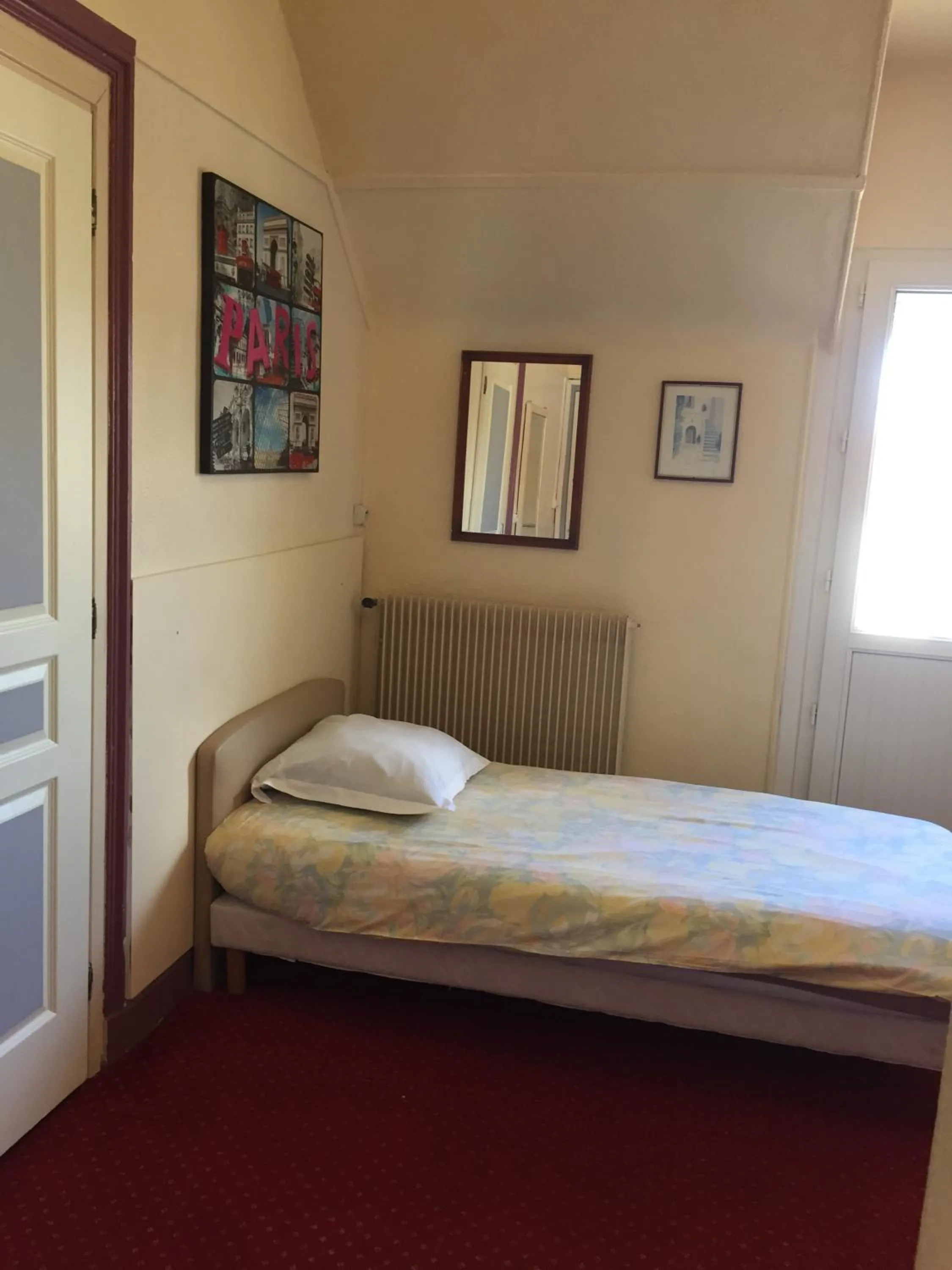 Shower, Bed in AUBERGE RIVA BELLA