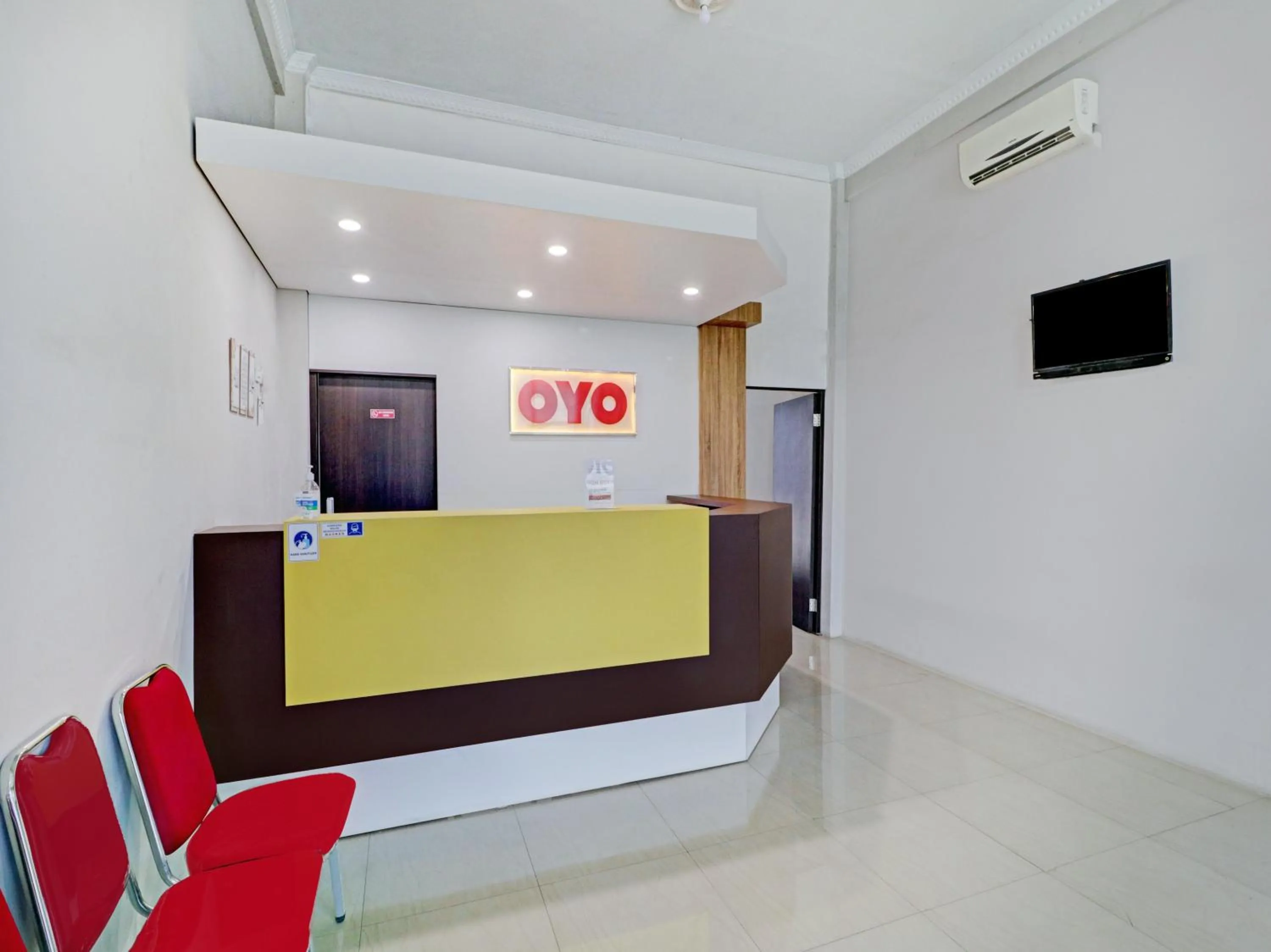 Lobby or reception in OYO Life 90570 Heboh Guest House Syariah