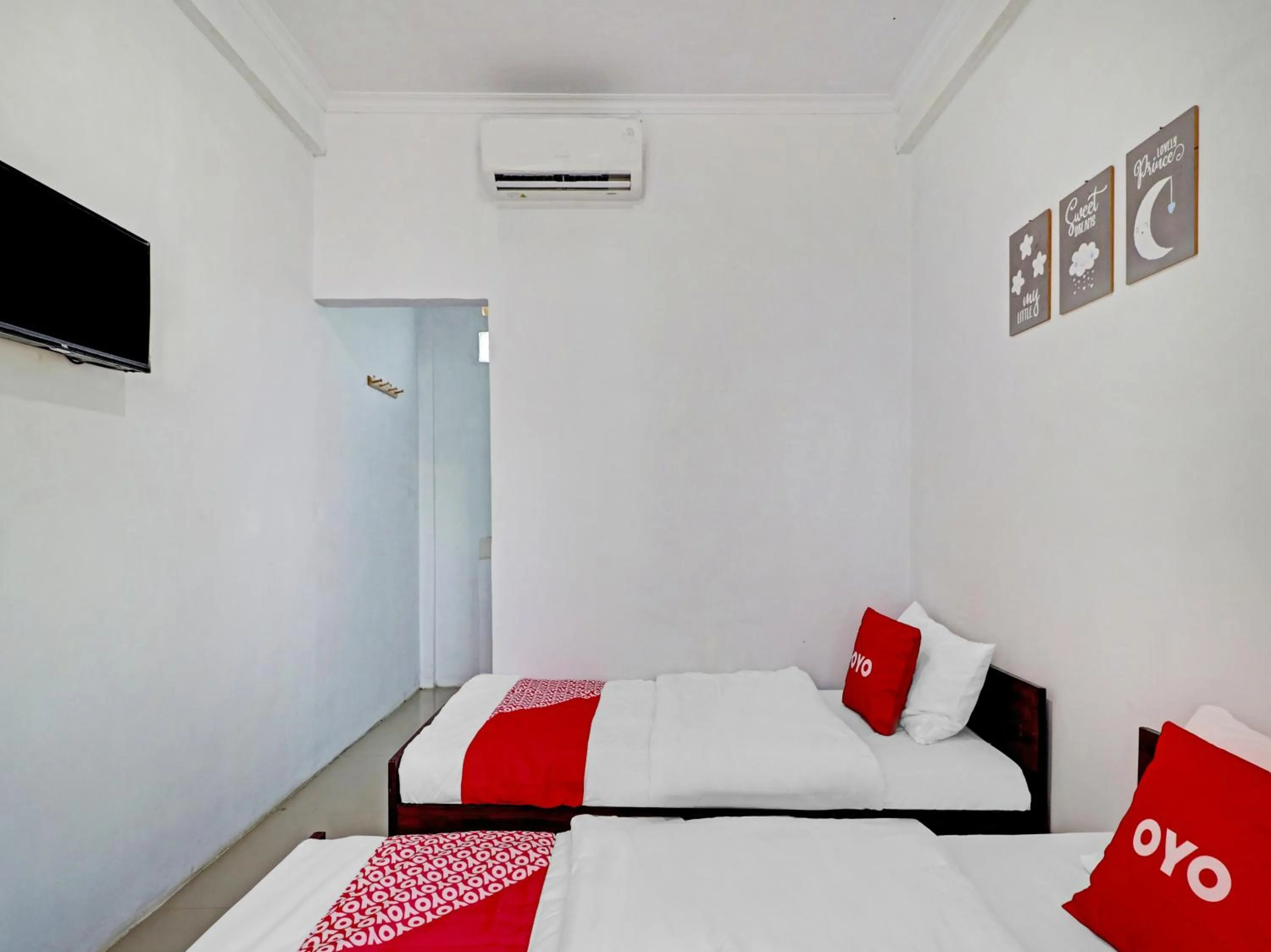 Bedroom, Bed in OYO Life 90570 Heboh Guest House Syariah