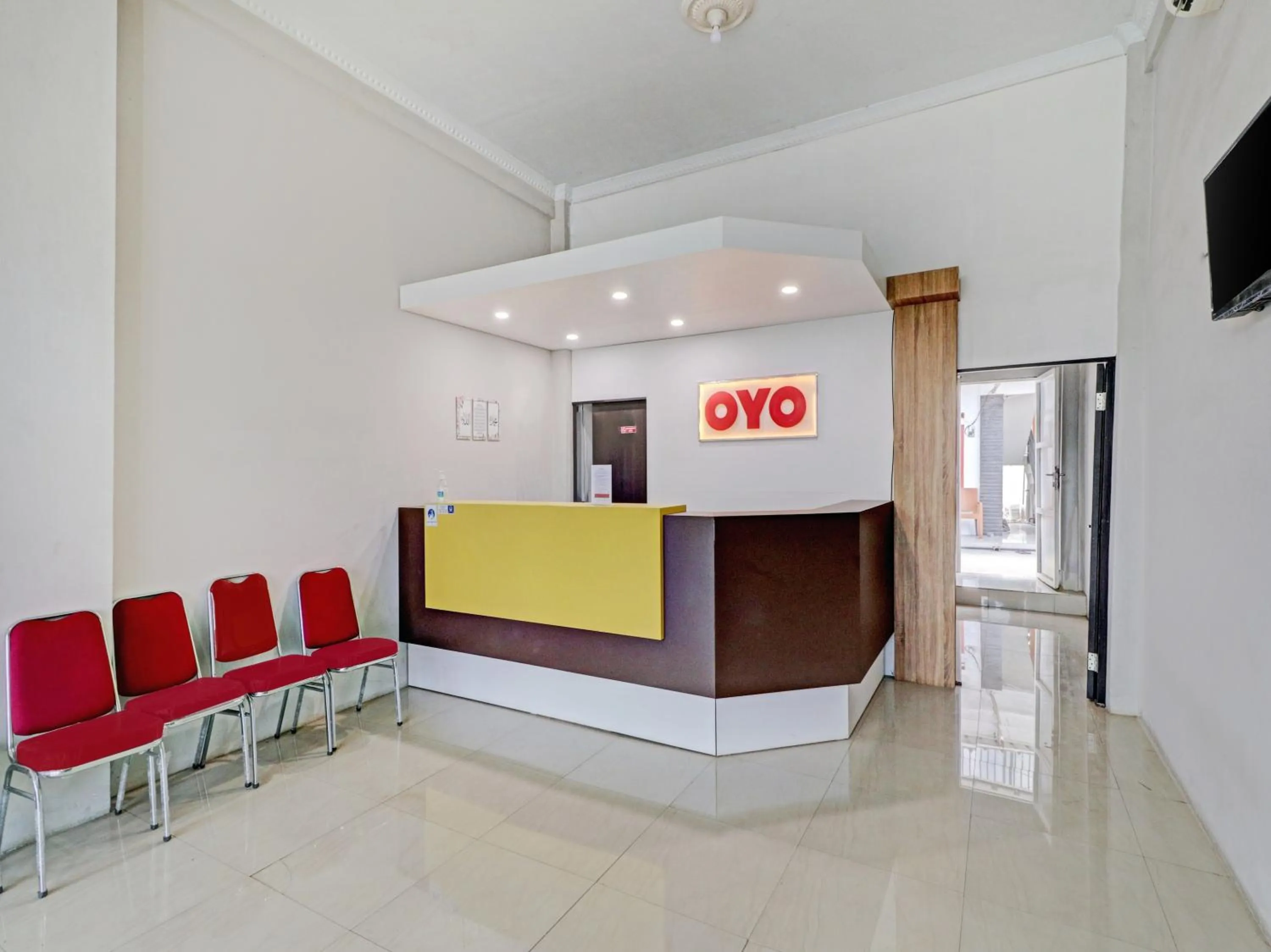 Lobby or reception in OYO Life 90570 Heboh Guest House Syariah