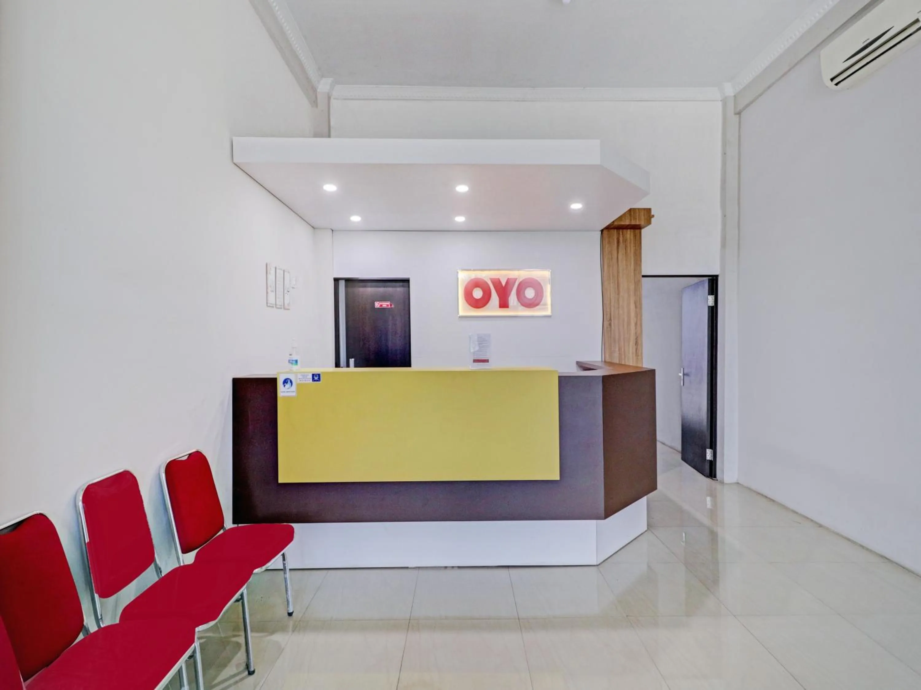 Lobby or reception in OYO Life 90570 Heboh Guest House Syariah