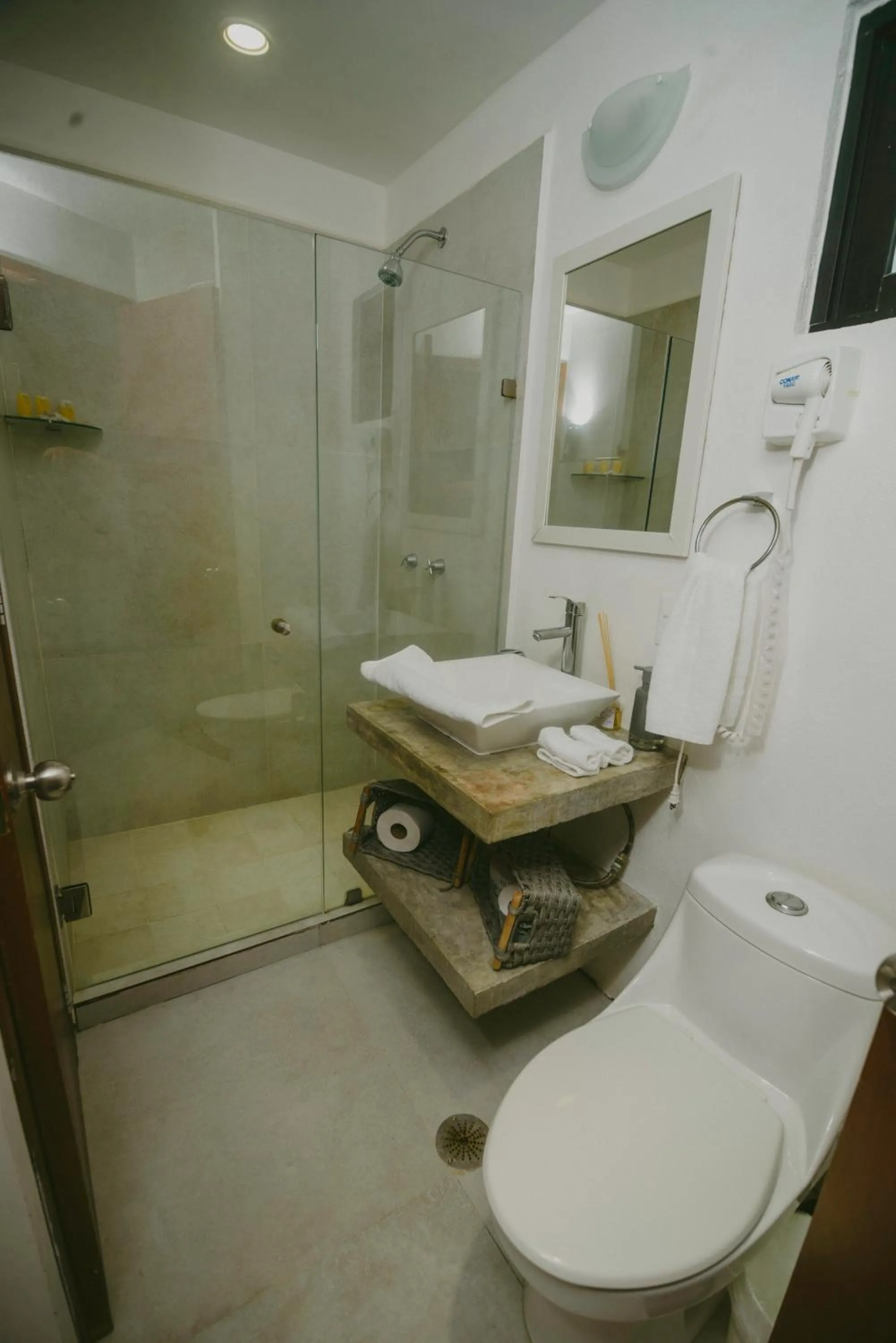 Bathroom in HotelZone L17 Beach Access