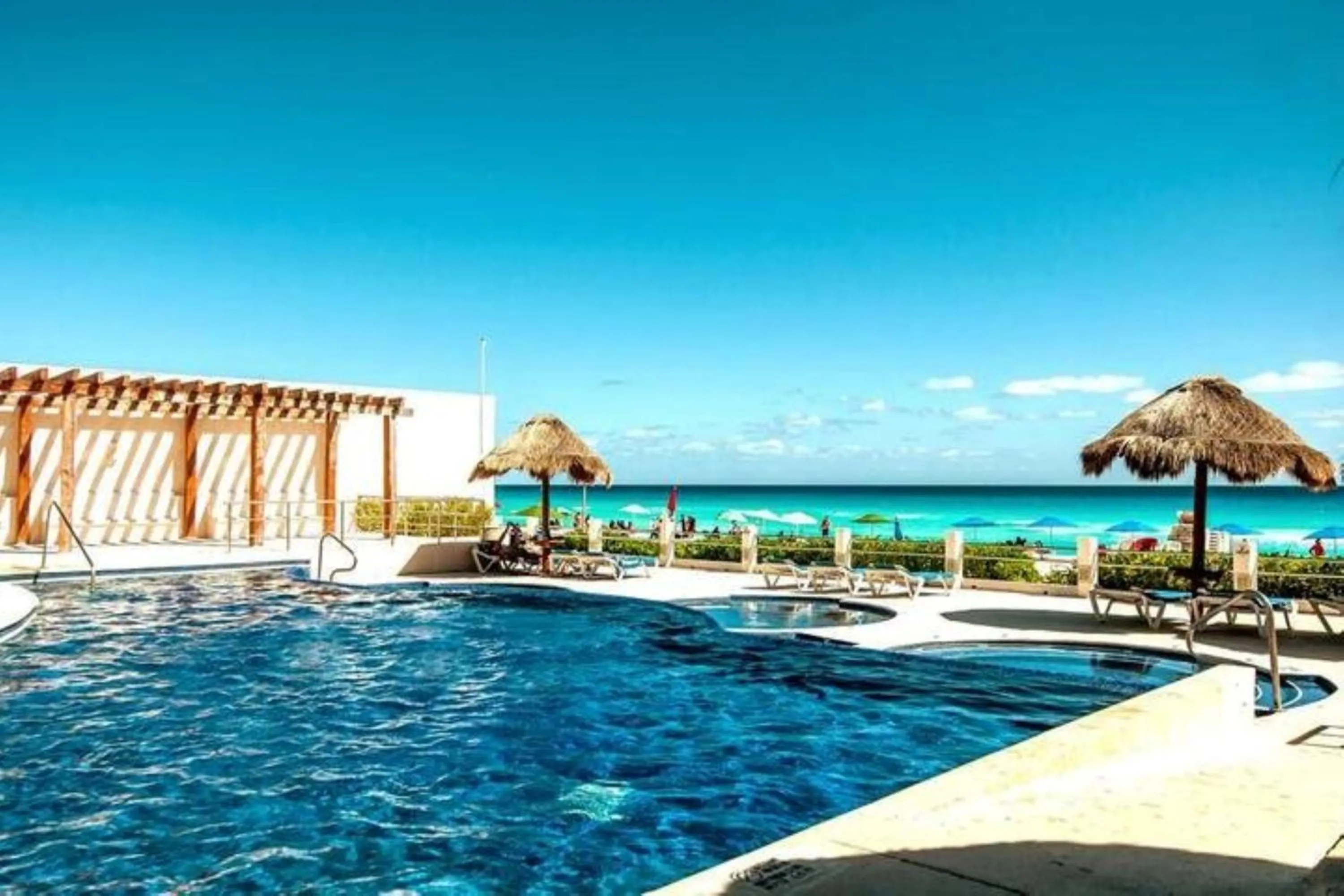 Swimming pool in HotelZone L17 Beach Access