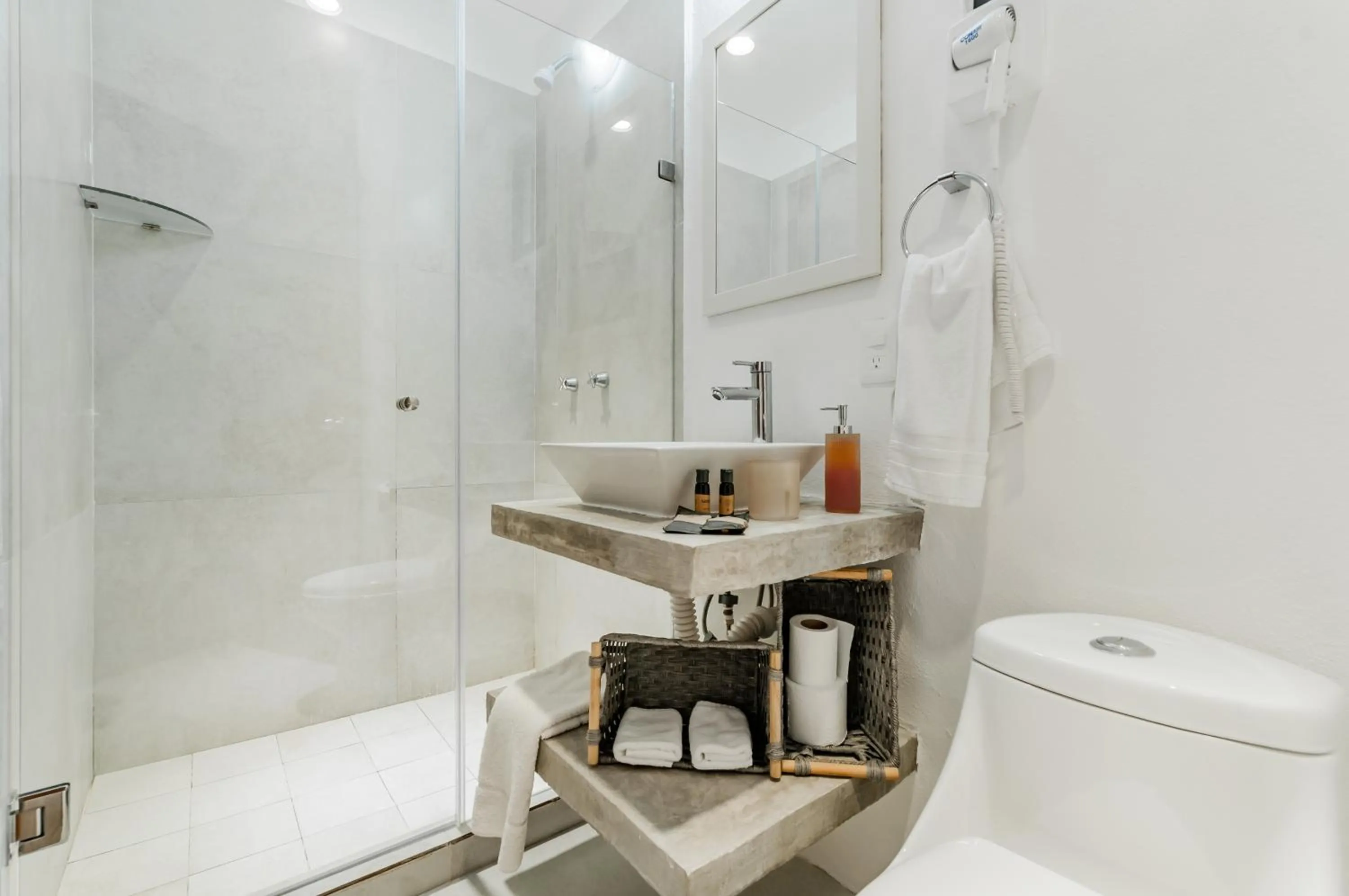 Bathroom in HotelZone L17 Beach Access