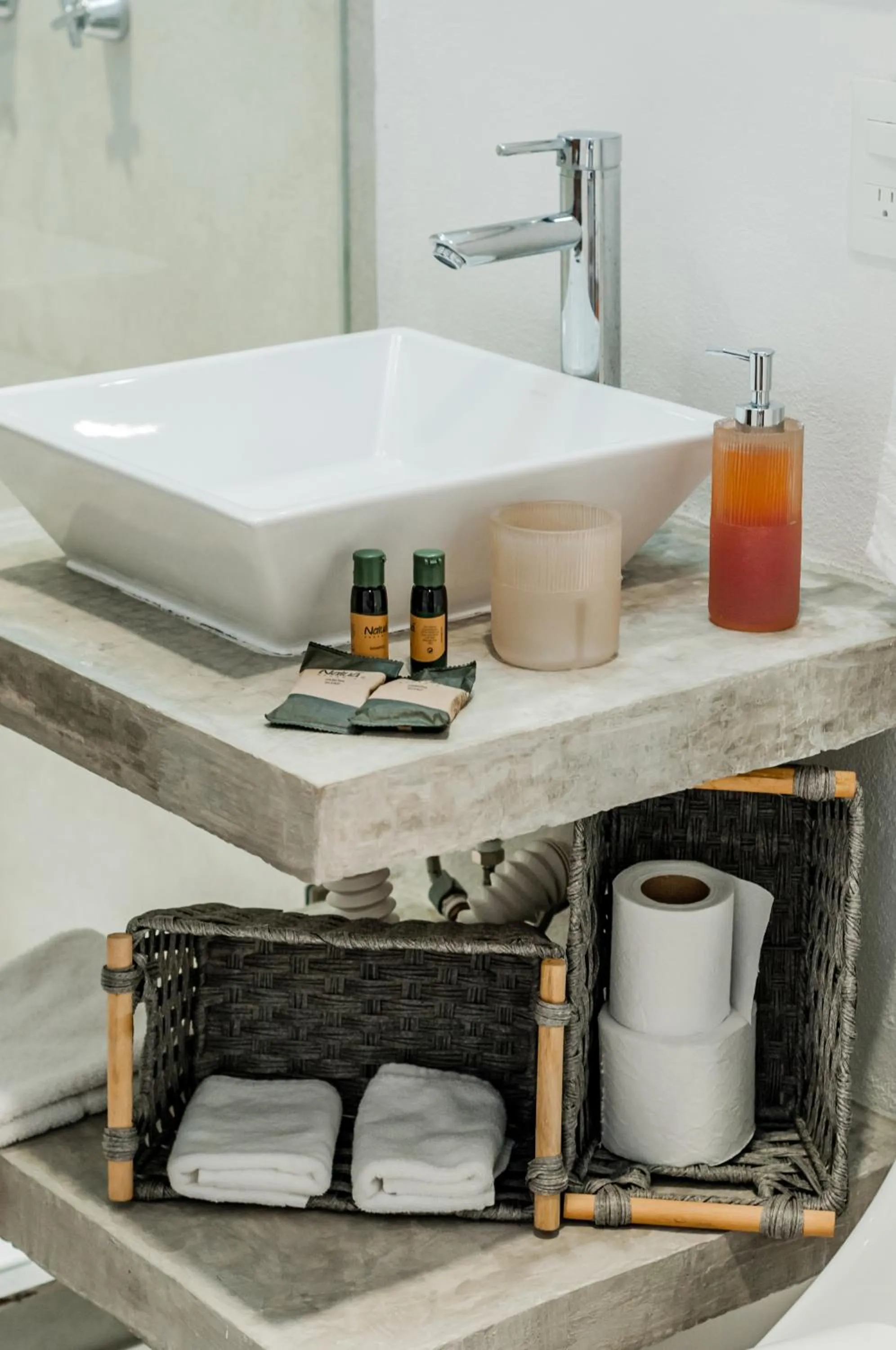 Bathroom in HotelZone L17 Beach Access