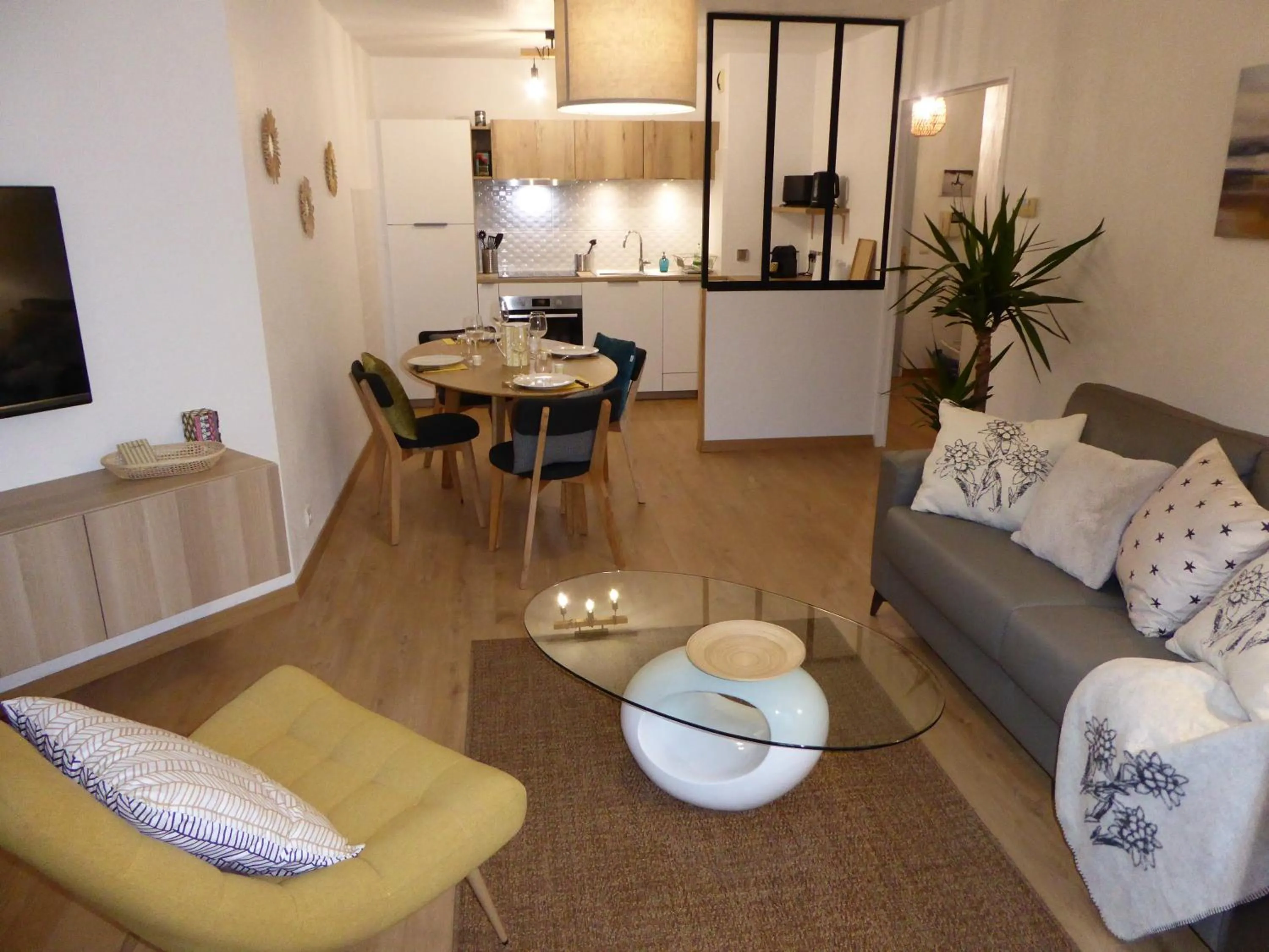 ALPINES 2 /près du funiculaire et gare sncf-garage privé-terrasse sud-46m2