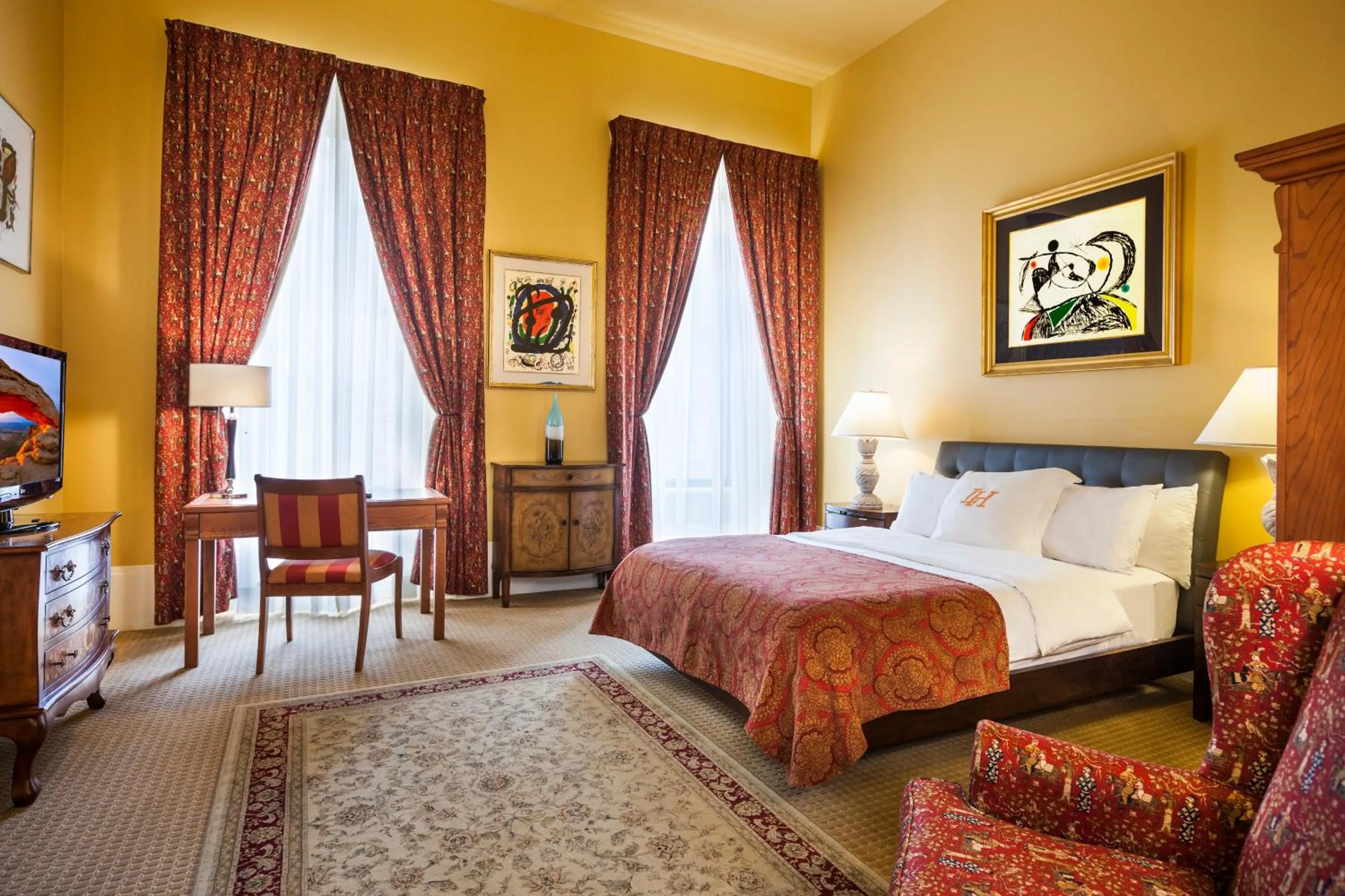 Photo of the whole room, Bed in LHotel