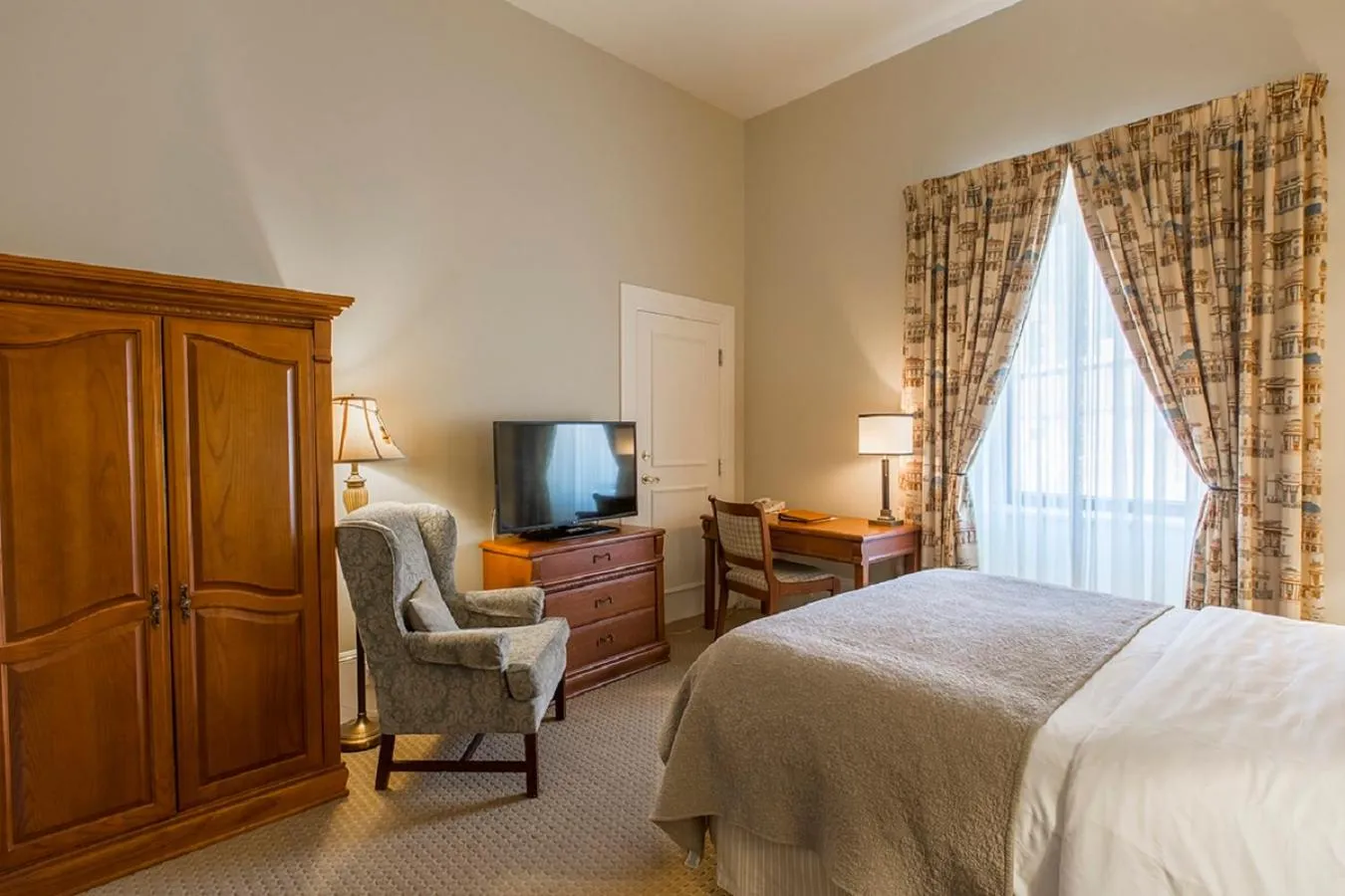 Photo of the whole room, Bed in LHotel