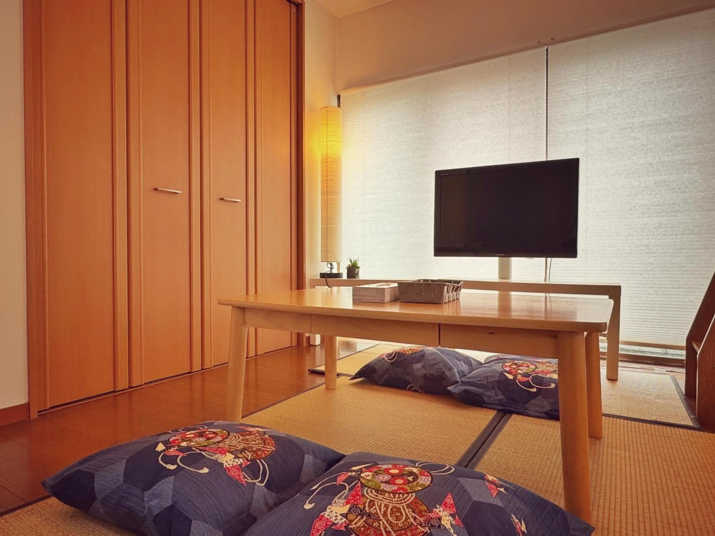 Communal lounge/ TV room, Bed in Uhome Ueno Hotel