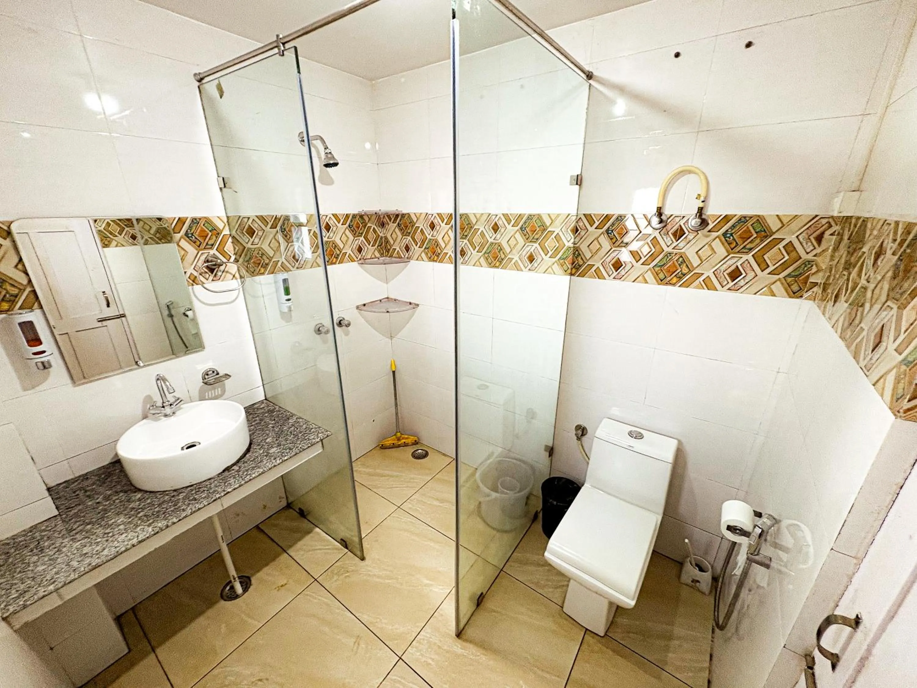 Shower in Young Monk Hostel Dharamkot