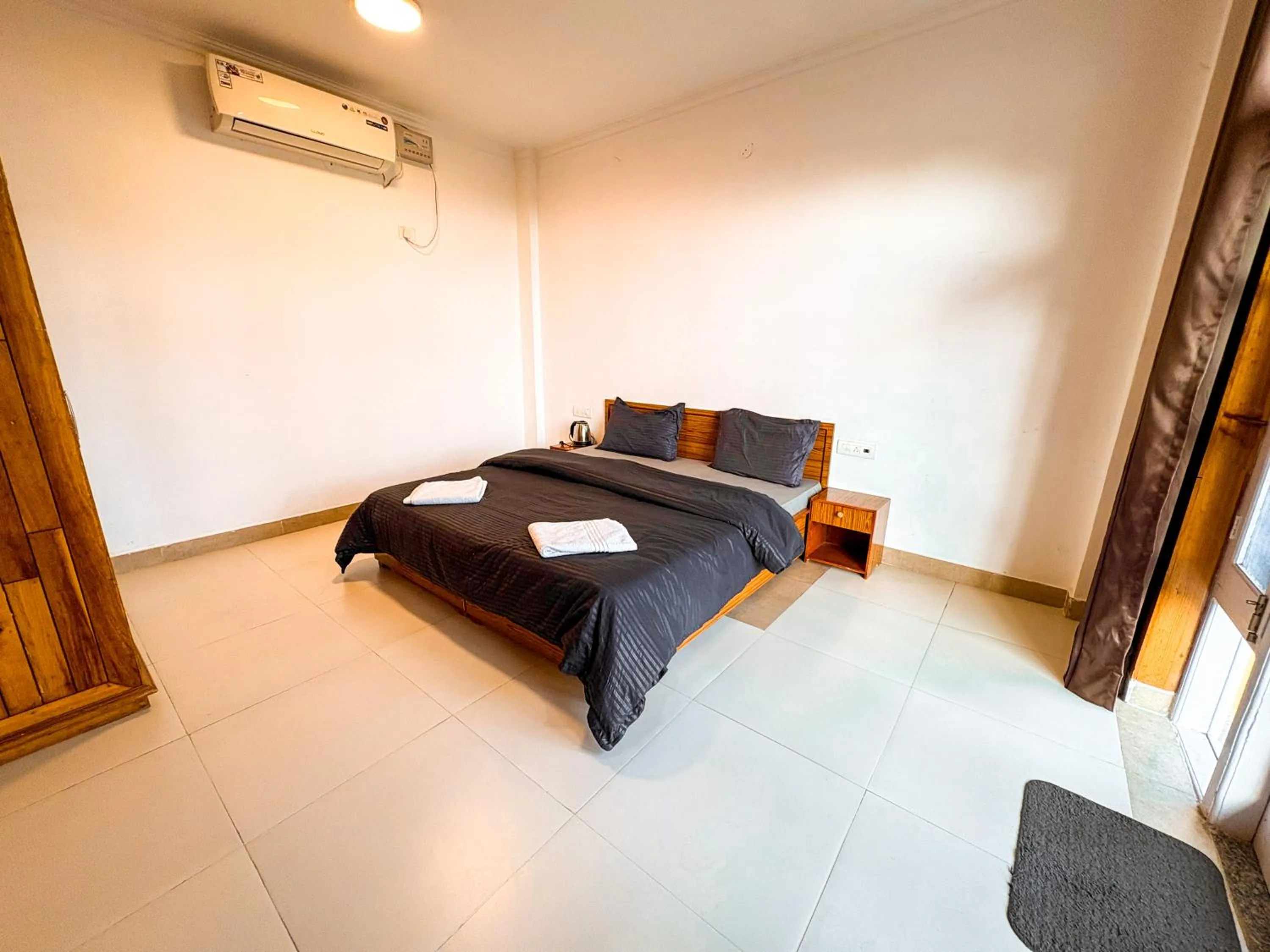 Bed in Young Monk Hostel Dharamkot