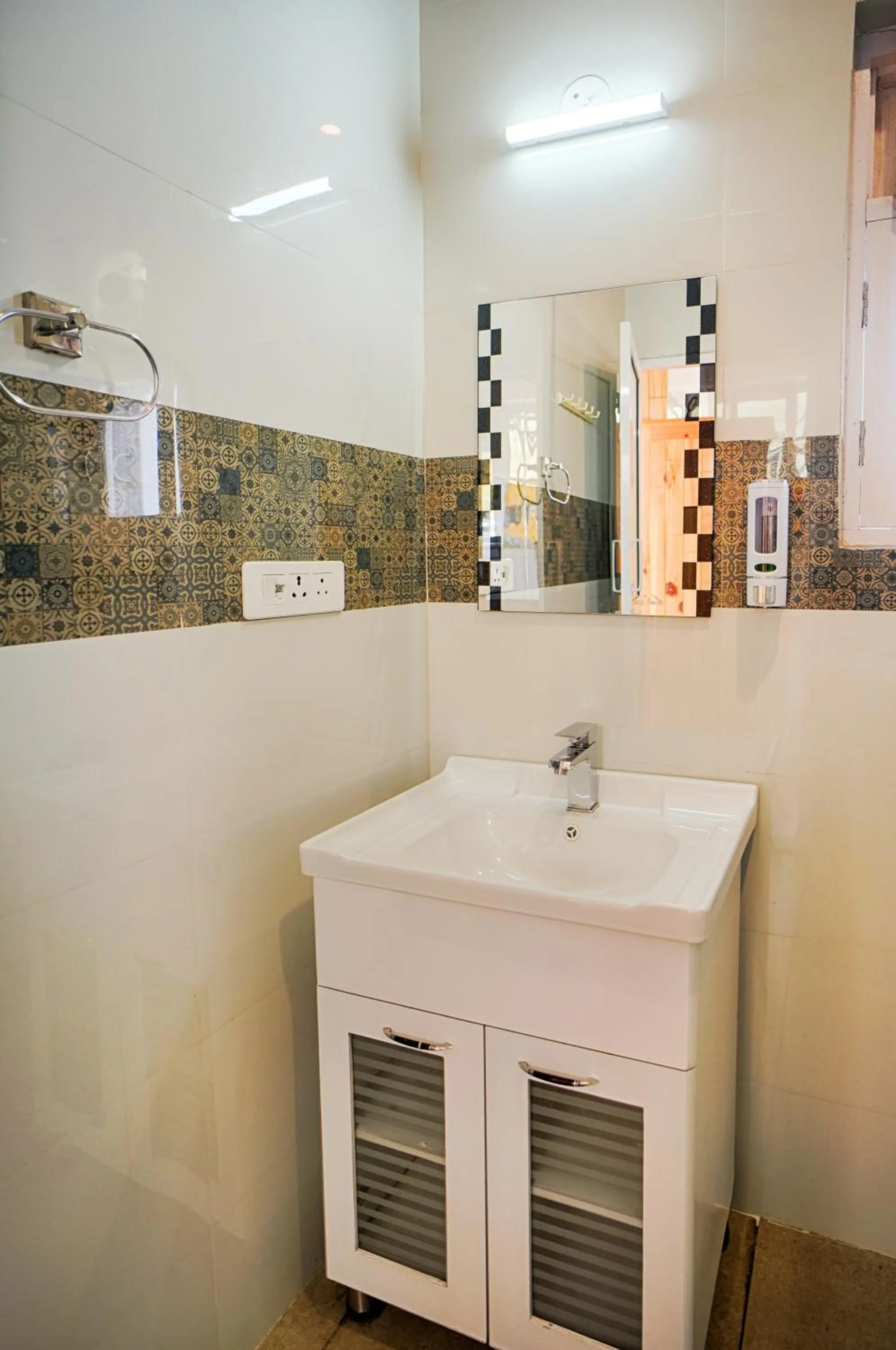 Bathroom in Young Monk Hostel Dharamkot