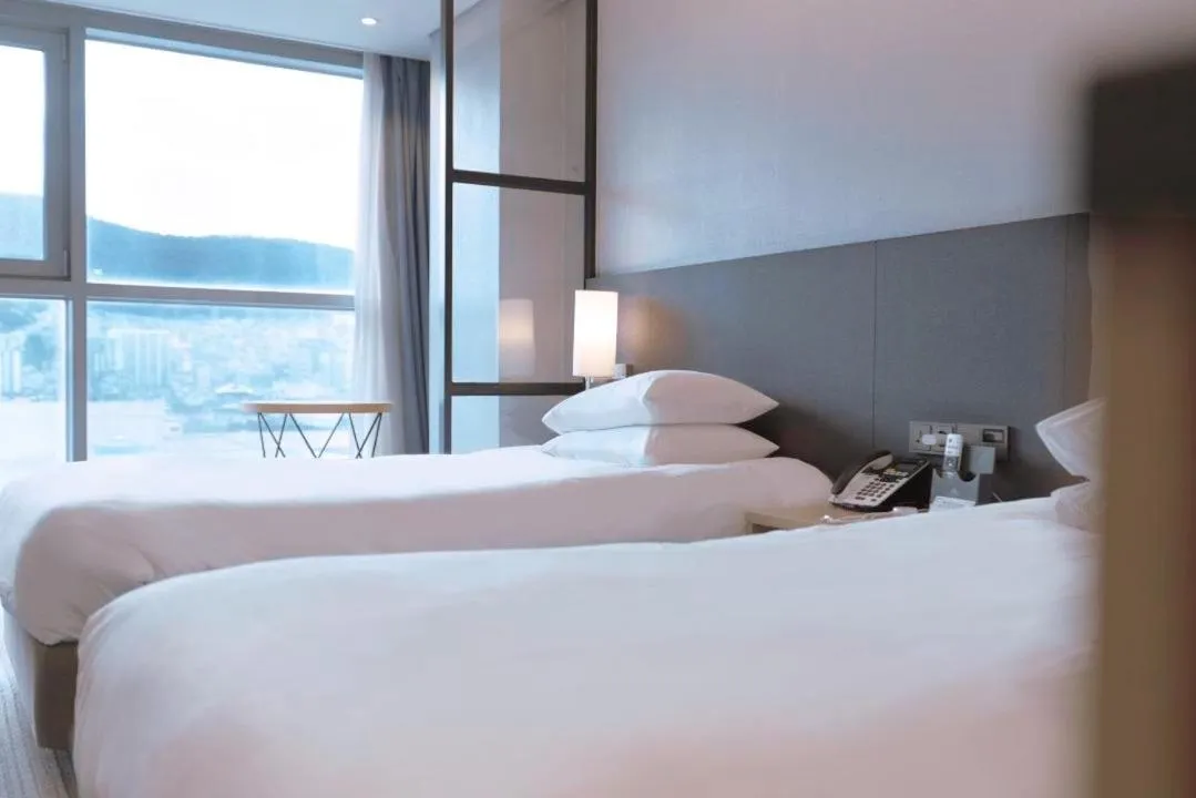 Bed in Northharbor Hotel