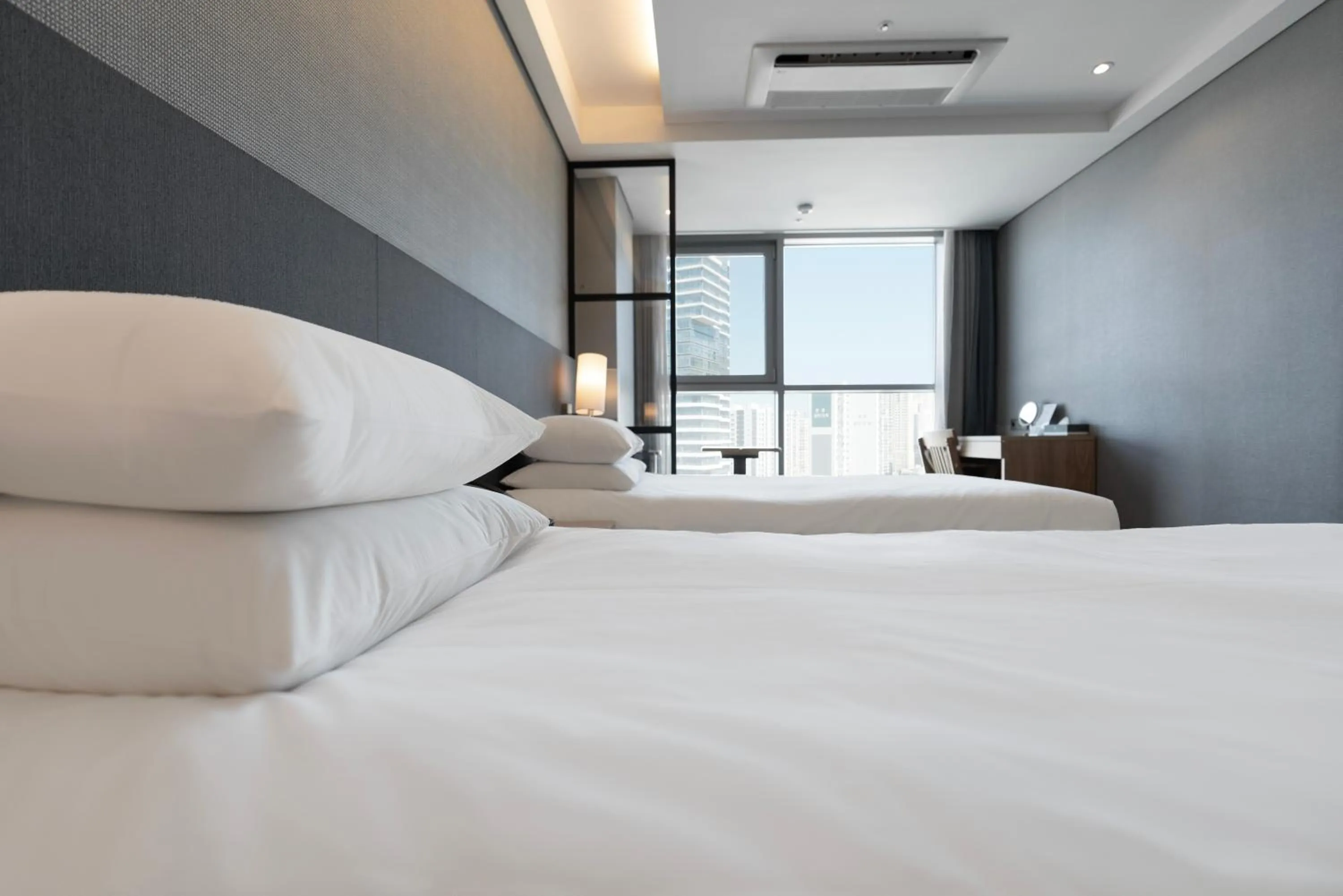 Bed in Northharbor Hotel