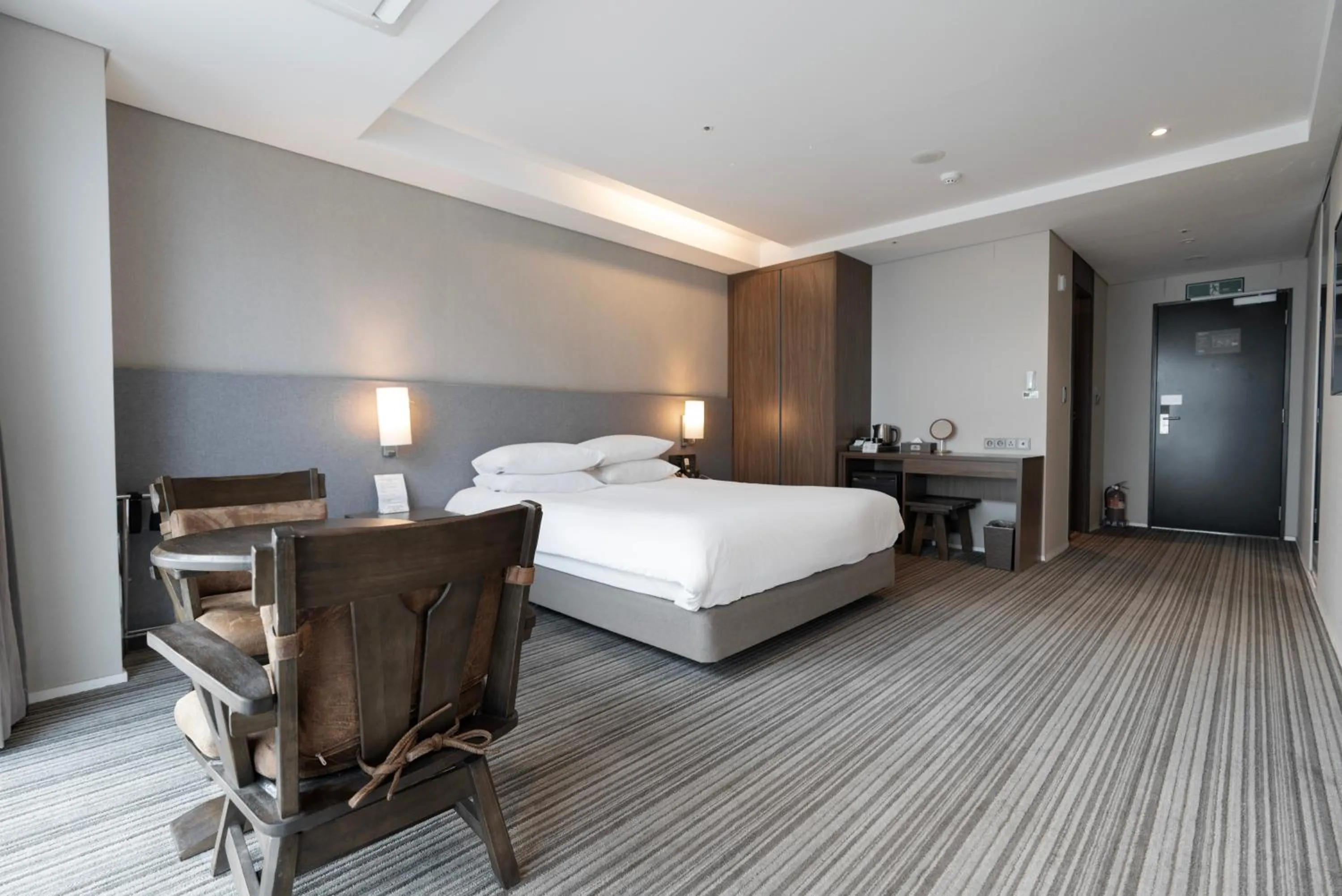 Bed in Northharbor Hotel