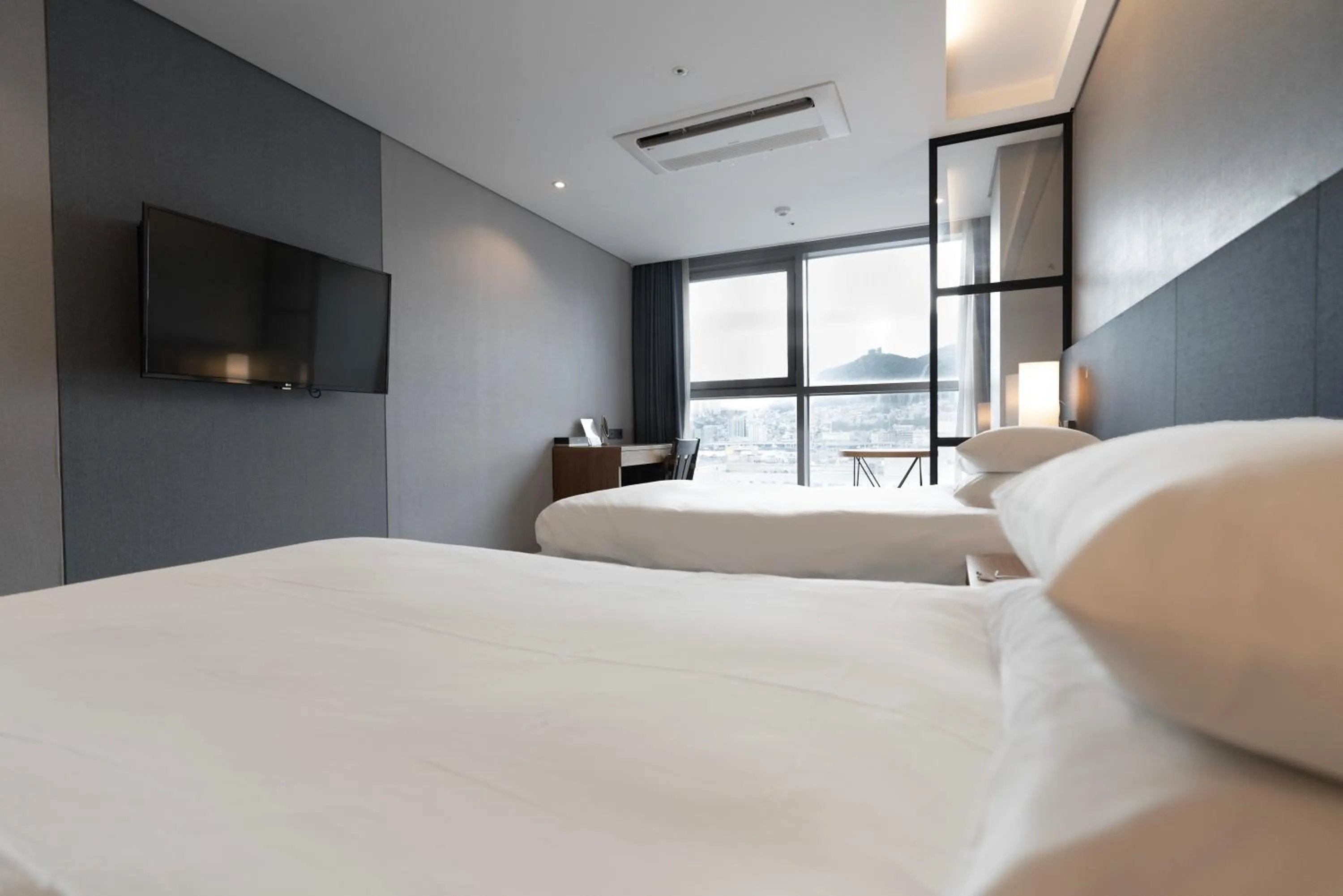 Bed in Northharbor Hotel