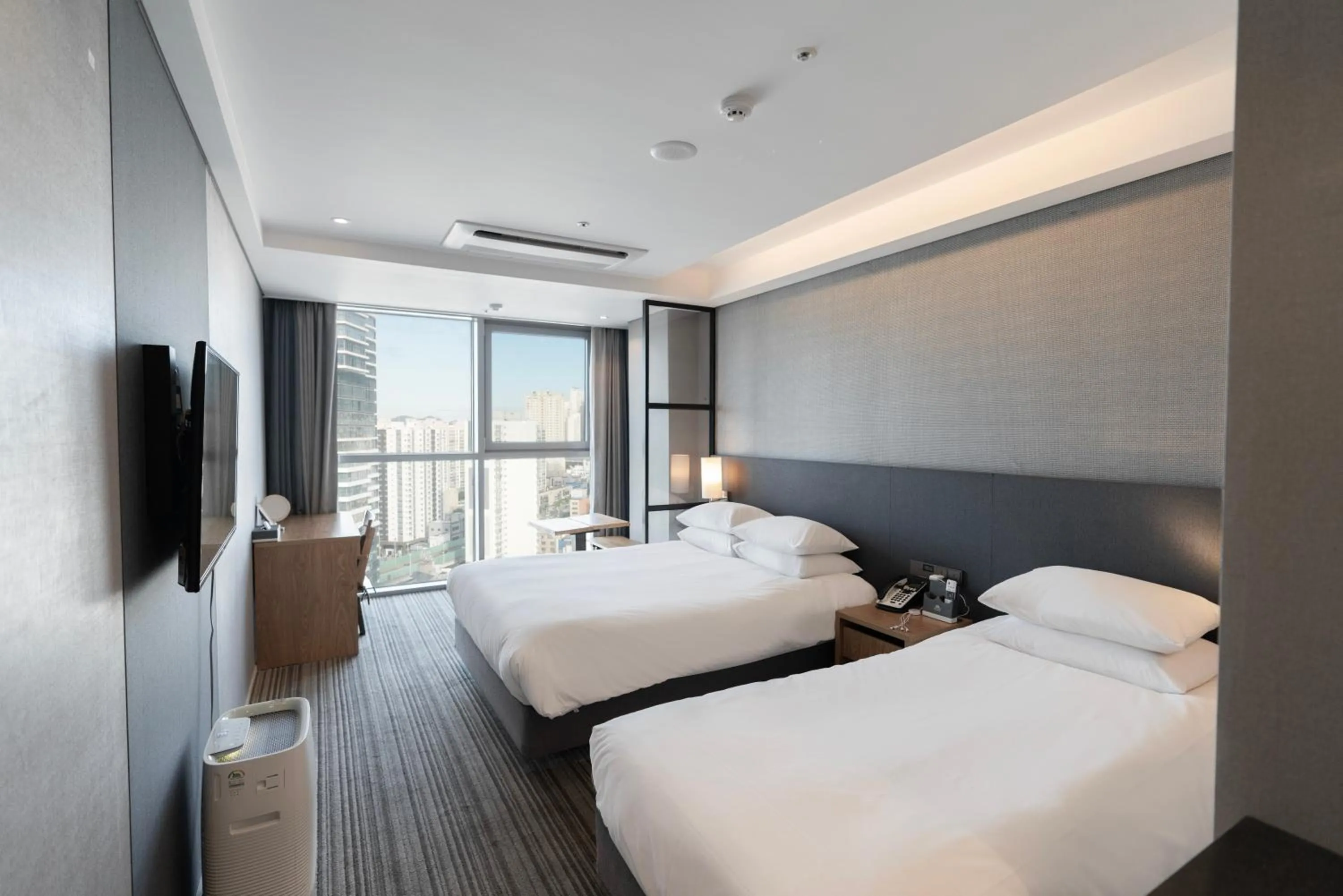 Bed in Northharbor Hotel