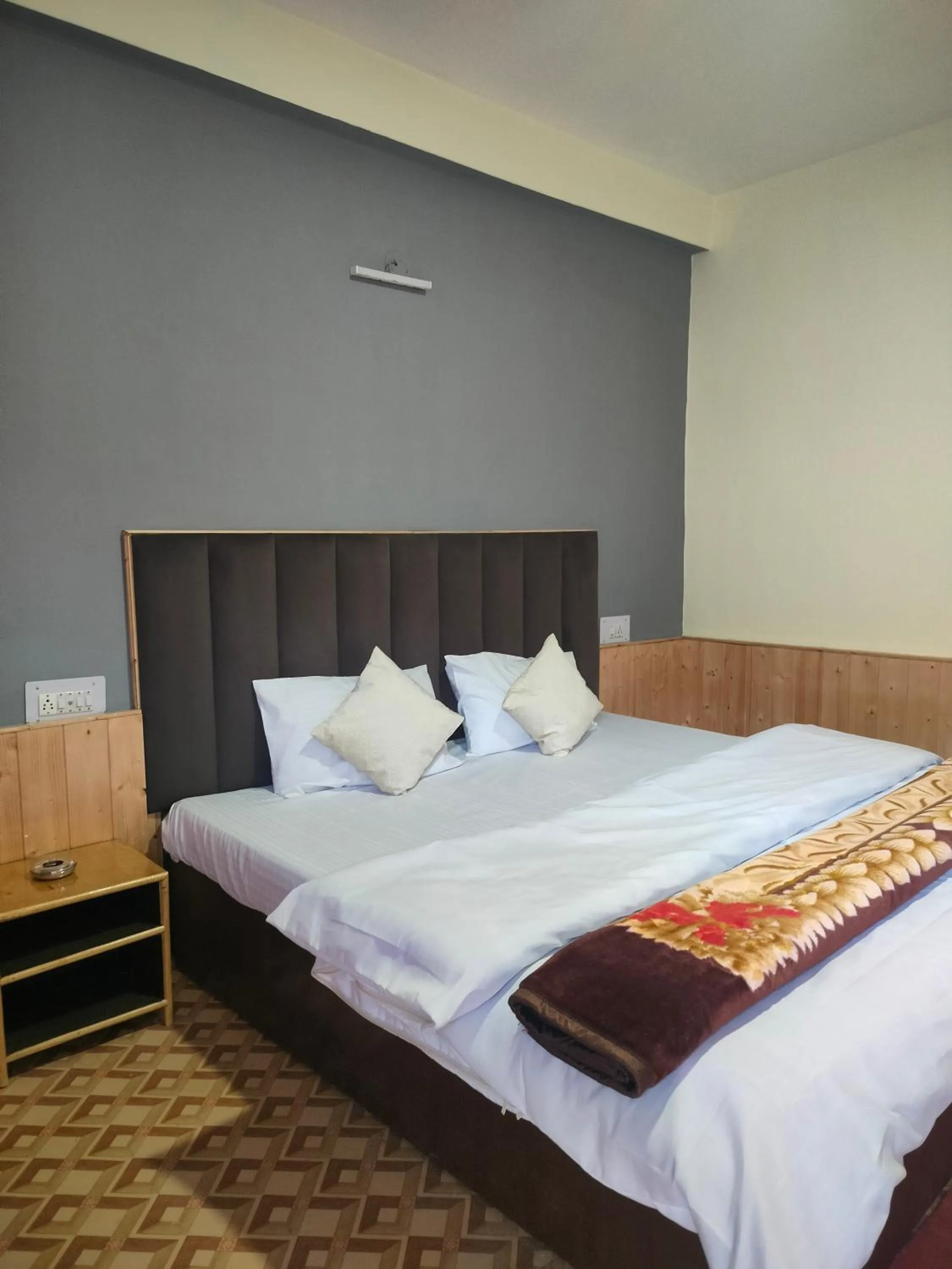 Non Stop Cafe Hostel & Stay
