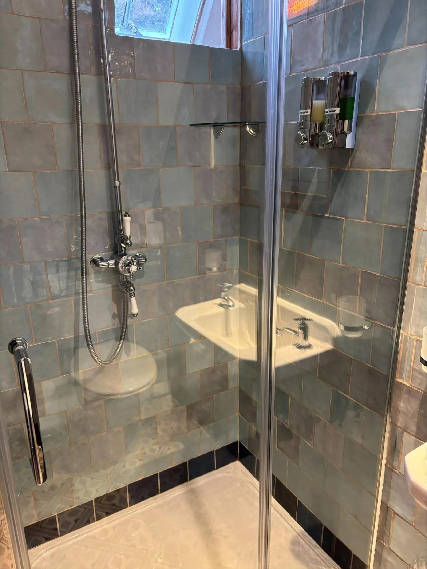 Cambus O' May Traditional Highland Hotel