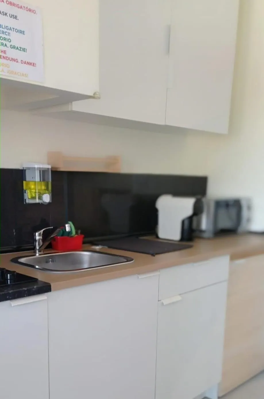 Communal kitchen in Liber Guest House