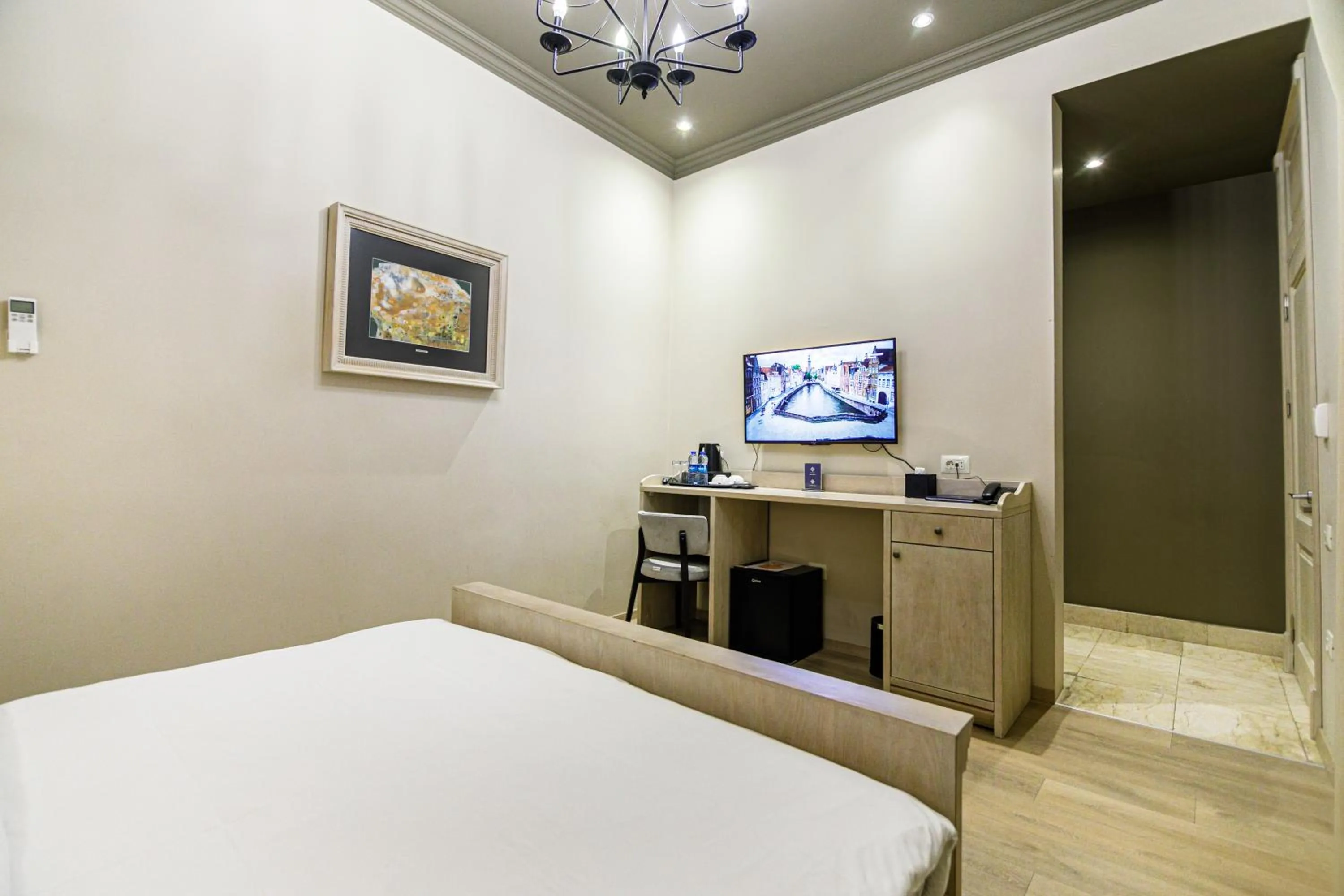 TV and multimedia, Bed in Art Club