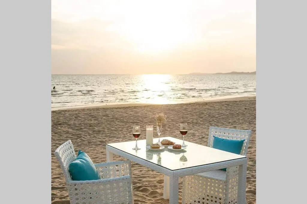 Grand florida Seaview-1BR-Step to jomtien beach