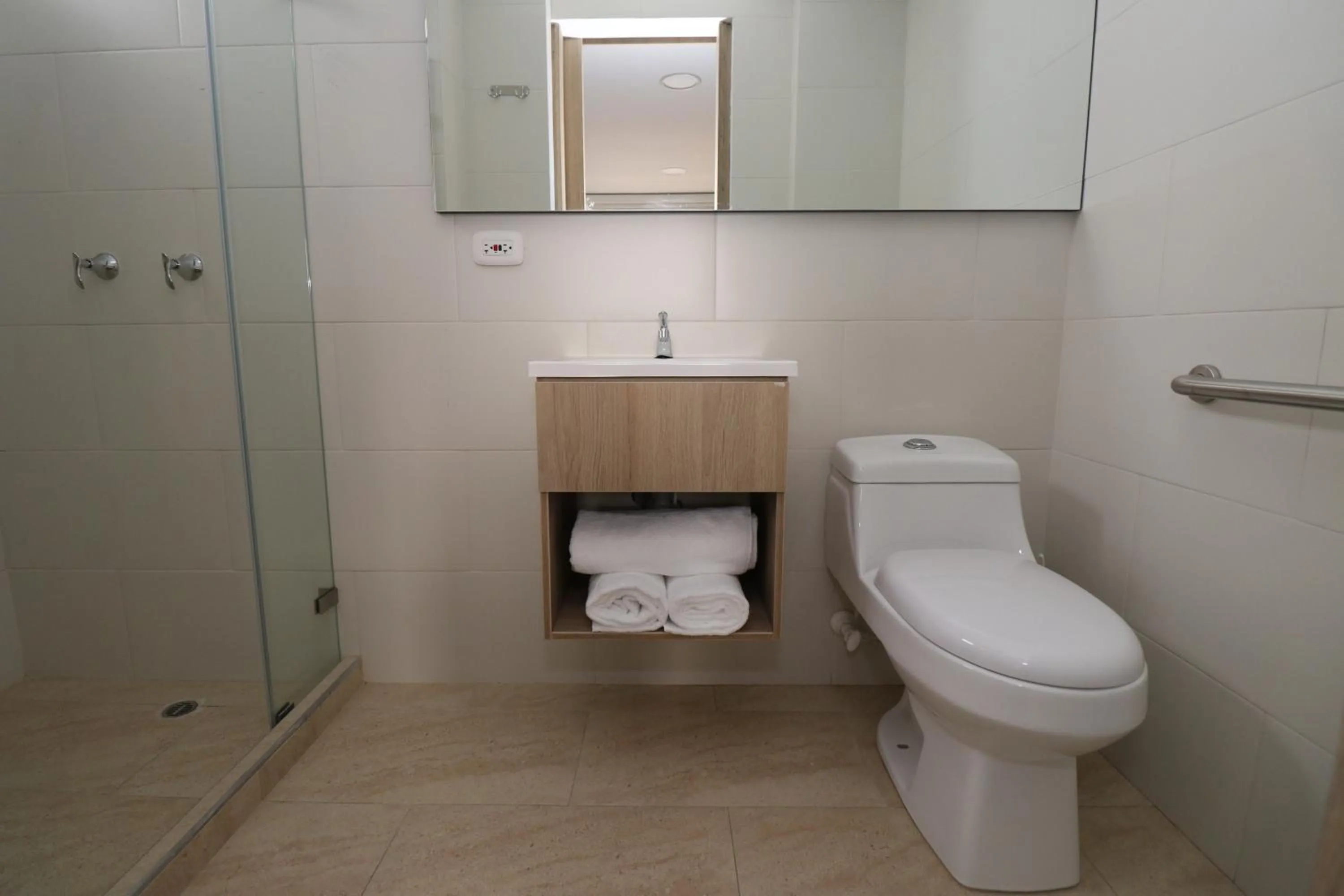 Toilet in Normandía Tower