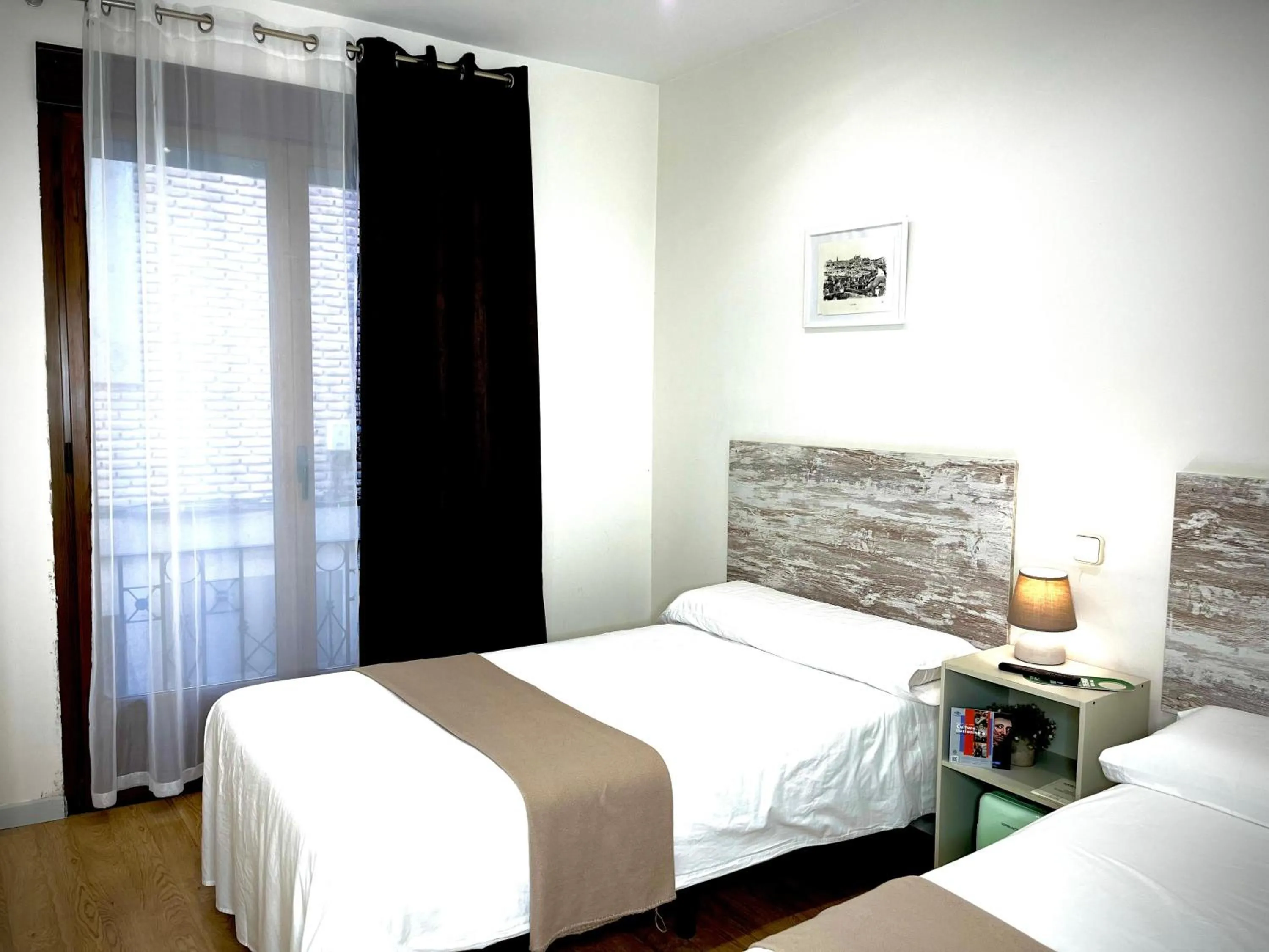 Bedroom, Bed in ToledoRooms Palacios