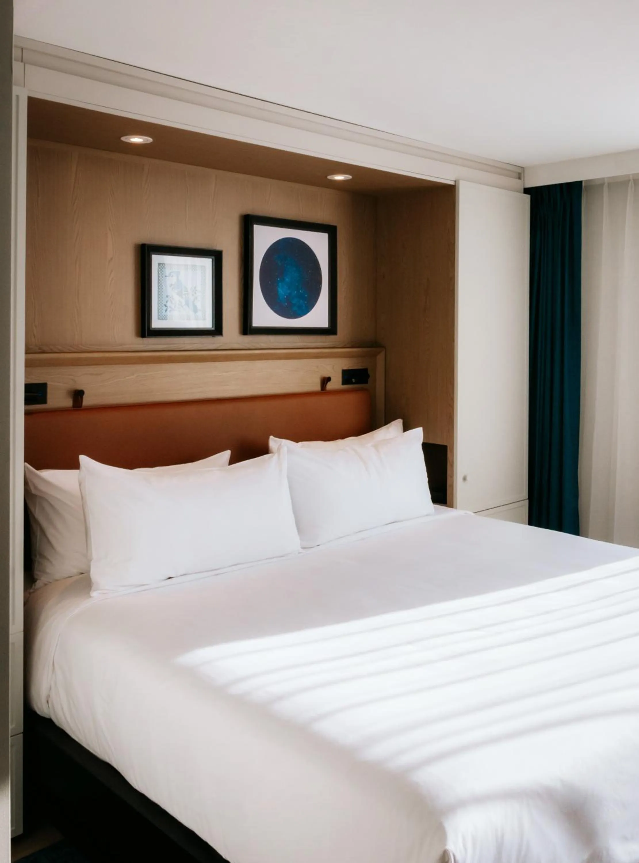 Bedroom, Bed in Mont Gabriel, Sainte-Adèle, a Tribute Portfolio Resort