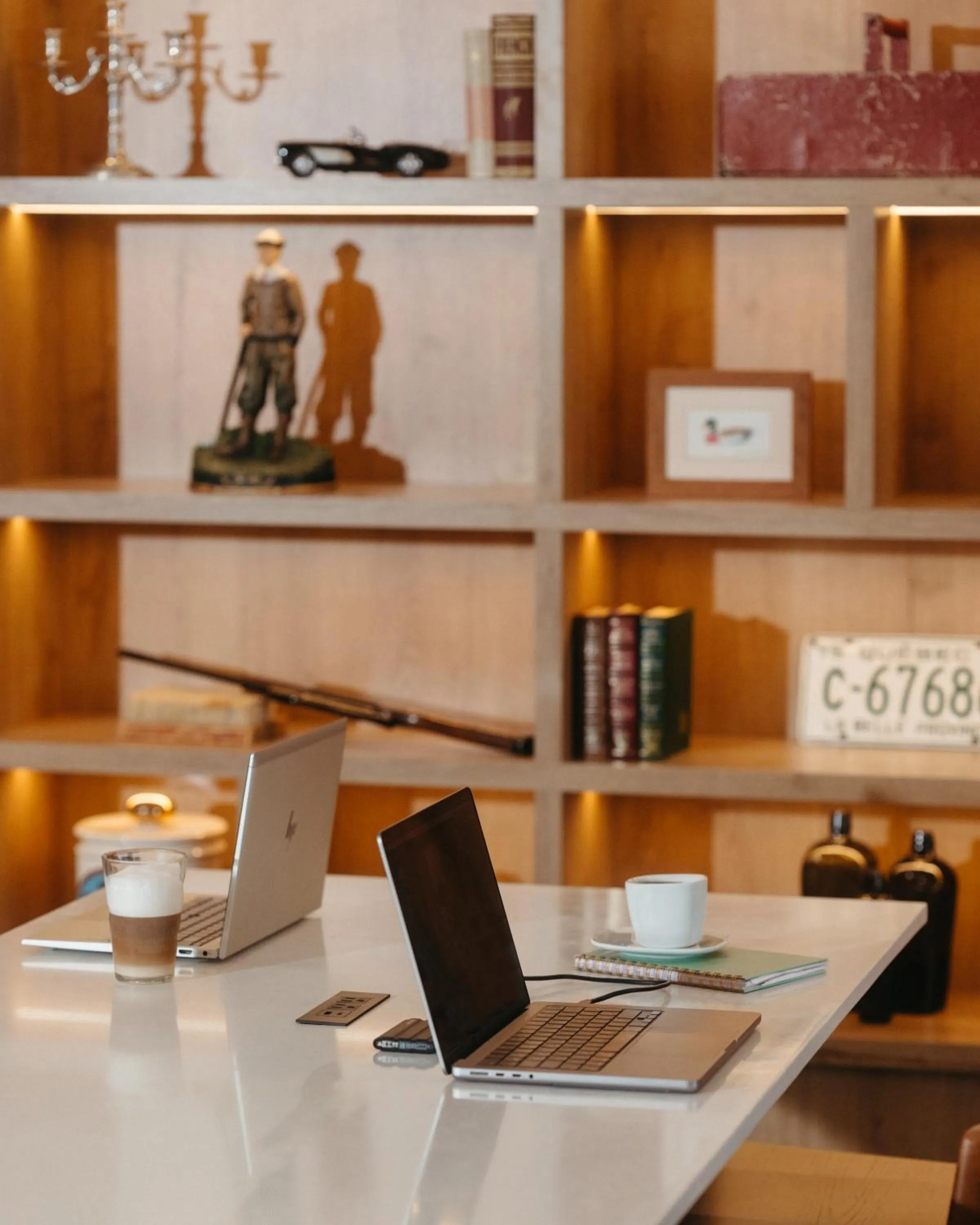 Lounge or bar in Mont Gabriel, Sainte-Adèle, a Tribute Portfolio Resort