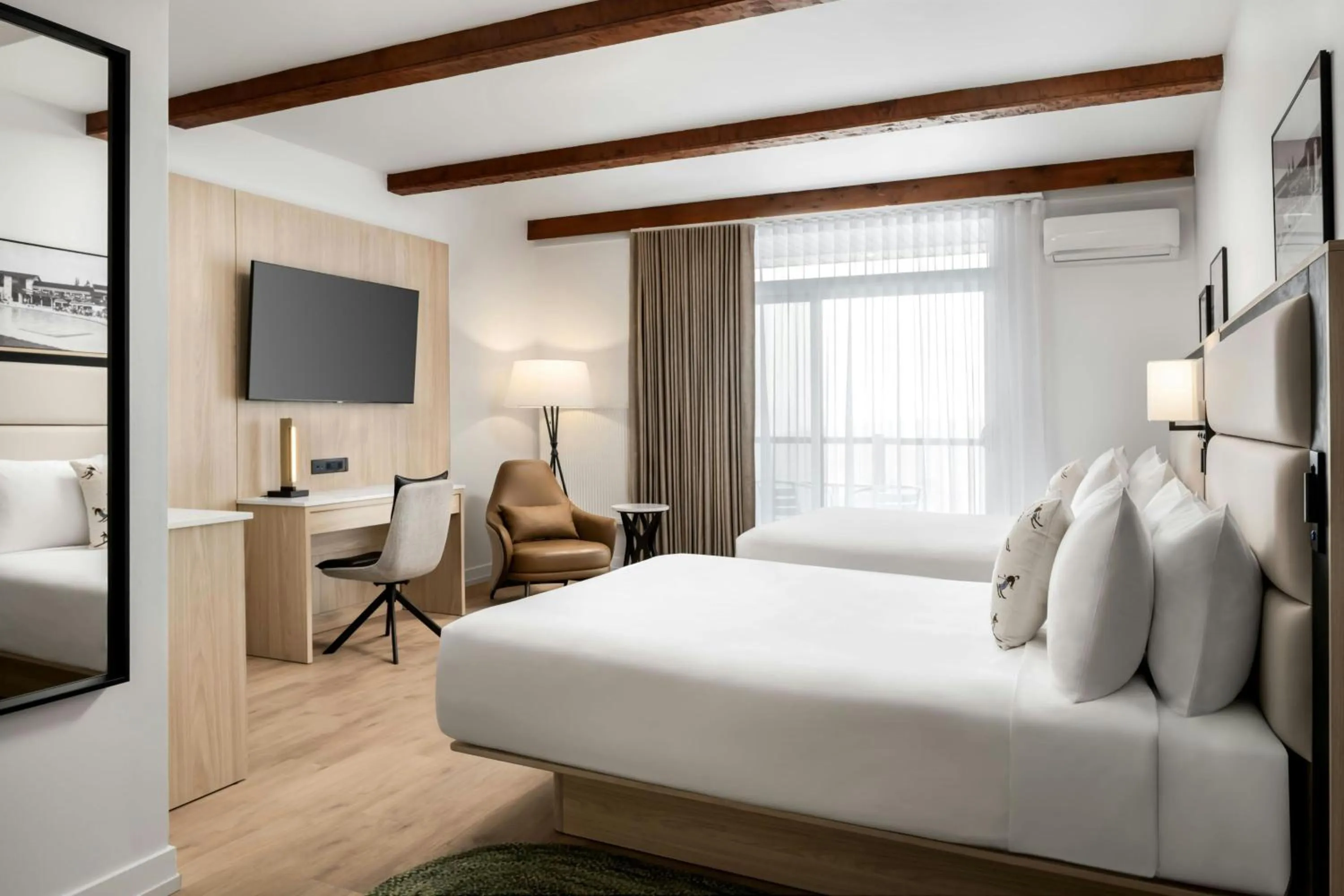 Photo of the whole room, Bed in Mont Gabriel, Sainte-Adèle, a Tribute Portfolio Resort