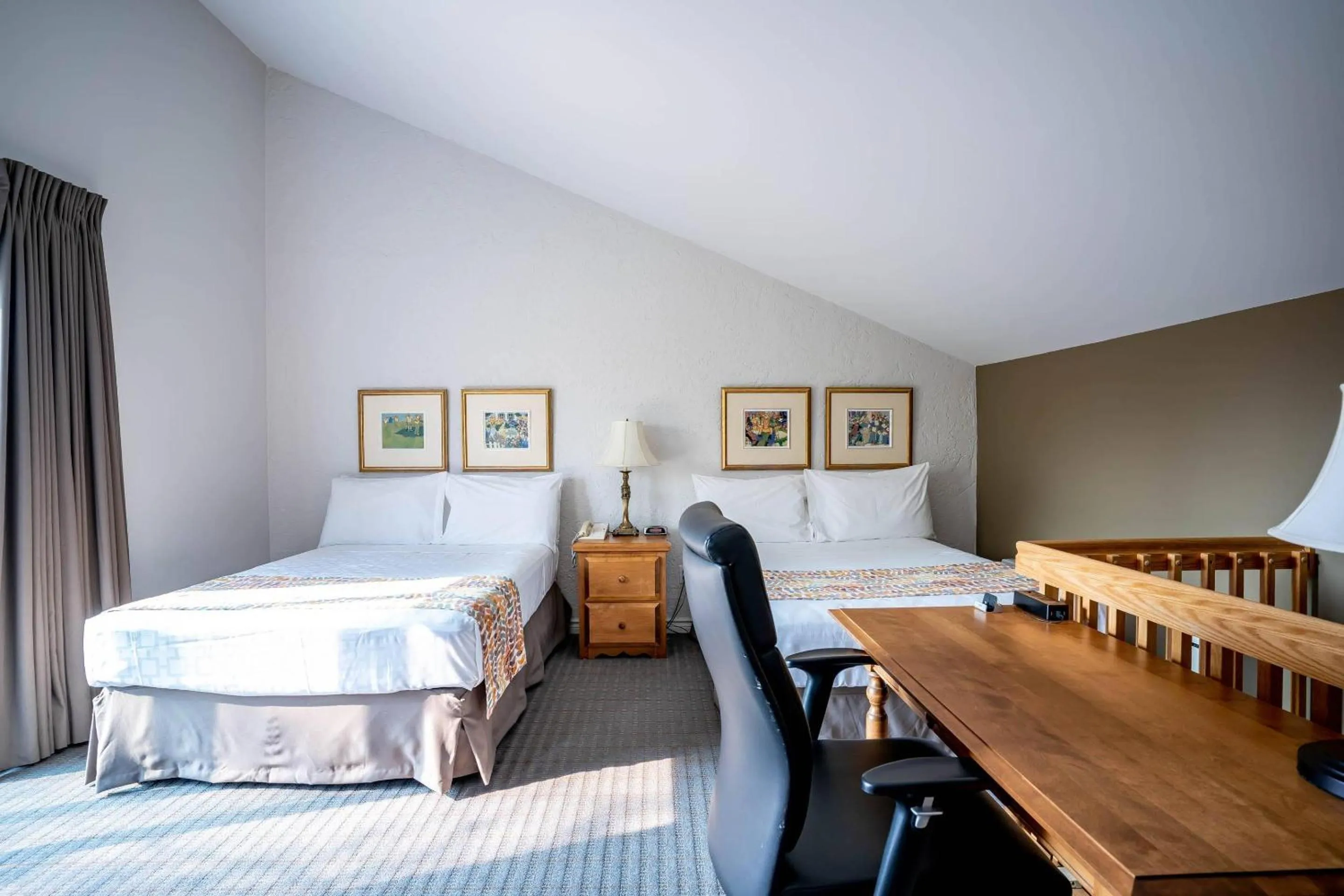 Bedroom, Bed in Hotel Cheribourg, an Ascend Collection Hotel